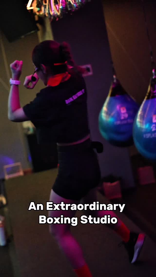 No gear needed. Just bring yourself. 🥊✨
​Experience SPLASH BOX STUDIO — Bangkok’s first Dark Beat Boxercise.

🔥 Burn 500+ KCAL in 45 mins
🎶 High-Energy EDM Vibes
🚿 Full Amenities Provided (Towels, Toiletries & Skincare)

​📍 Location: Marché Thonglor, Building A, Floor 5M
📲 Booking: We recommend booking in advance via Line Official @ splashbox

​#SplashBoxStudio #BangkokFitness #ThonglorGym #DarkBeatBoxercise