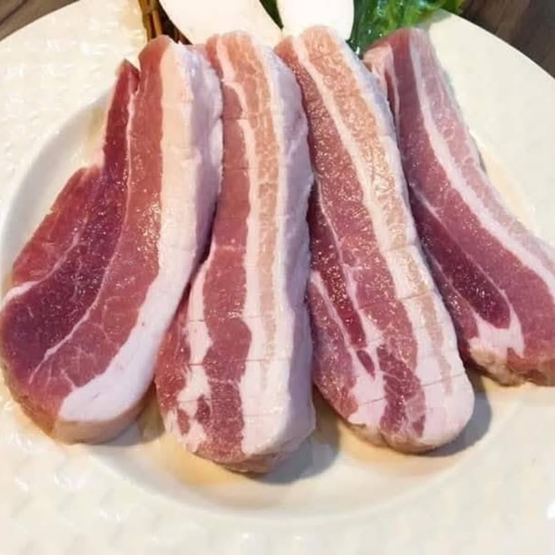 #KoreanBBQIndulge in a delightful culinary journey with our exquisite  experience! 🔥 Enjoy the rich flavors of perfectly marinated meats, including succulent เนื้อ (beef) and mouthwatering サムギョプサル (samgyeopsal), grilled to perfection right at your table 🤤. Our fresh selections are complemented by a variety of traditional side dishes like crispy キムチ (kimchi) and crunchy 대根 (radish), providing a harmonious balance to your meal. 🥢 

For an authentic experience, sip on smooth Korean 焼酎 (soju) as you revel in the vibrant atmosphere and our attentive 服务 (service) team ensures your satisfaction. Whether you’re sharing a meal with friends or dining solo, we promise a memorable affair that excites and satisfies 🔥. 

Come savor the essence of , where every bite tells a story. 🌟 We invite you to come taste the freshness, embrace the bold รสชาติ (flavors), and create unforgettable memories with us 🍲 🌍

ดื่มด่ำกับการเดินทางแห่งรสชาติด้วยประสบการณ์สุดพิเศษของเรา! 🔥 เพลิดเพลินกับรสชาติอันเข้มข้นของเนื้อหมักอย่างสมบูรณ์แบบ รวมถึงเนื้อ (beef) ที่ชุ่มฉ่ำและサムギョプサル (samgyeopsal) ที่ชวนให้น้ำลายสอ ย่างจนสุกสมบูรณ์แบบที่โต๊ะของคุณ 🤤 ตัวเลือกสดใหม่ของเราถูกเสิร์ฟพร้อมกับเครื่องเคียงแบบดั้งเดิมมากมาย เช่น キムチ (kimchi) ที่กรอบและ대根 (radish) ที่กรุบกรอบ ช่วยสร้างความสมดุลให้มื้ออาหารของคุณอย่างลงตัว 🥢 

เพื่อประสบการณ์ที่แท้จริง ลองจิบ焼酎 (soju) เกาหลีรสละมุน ในขณะที่คุณดื่มด่ำไปกับบรรยากาศที่มีสีสัน และทีมบริการ (service) ที่เอาใจใส่ของเราจะดูแลให้คุณประทับใจ ไม่ว่าคุณจะมาทานอาหารกับเพื่อนฝูงหรือมาคนเดียว เราขอสัญญากับความทรงจำสุดประทับใจที่เต็มไปด้วยความตื่นเต้นและตอบโจทย์ความต้องการของคุณ 🔥 

มาสัมผัสแก่นแท้ของ ที่ซึ่งทุกคำมีเรื่องราว 🌟 ขอเชิญมาลิ้มลองความสดใหม่ สัมผัสรสชาติ (flavors) ที่จัดจ้าน และสร้างความทรงจำที่ไม่รู้ลืมไปกับเรา 🍲 🌍
#Samgyeopsal
#Kimchi
#Soju
#Delicious
#FoodieParadise
#AuthenticTaste
#EatShareLove
#KoreanDining
#FoodAndFriends
#TasteOfKorea
#Dongdaemun Asok