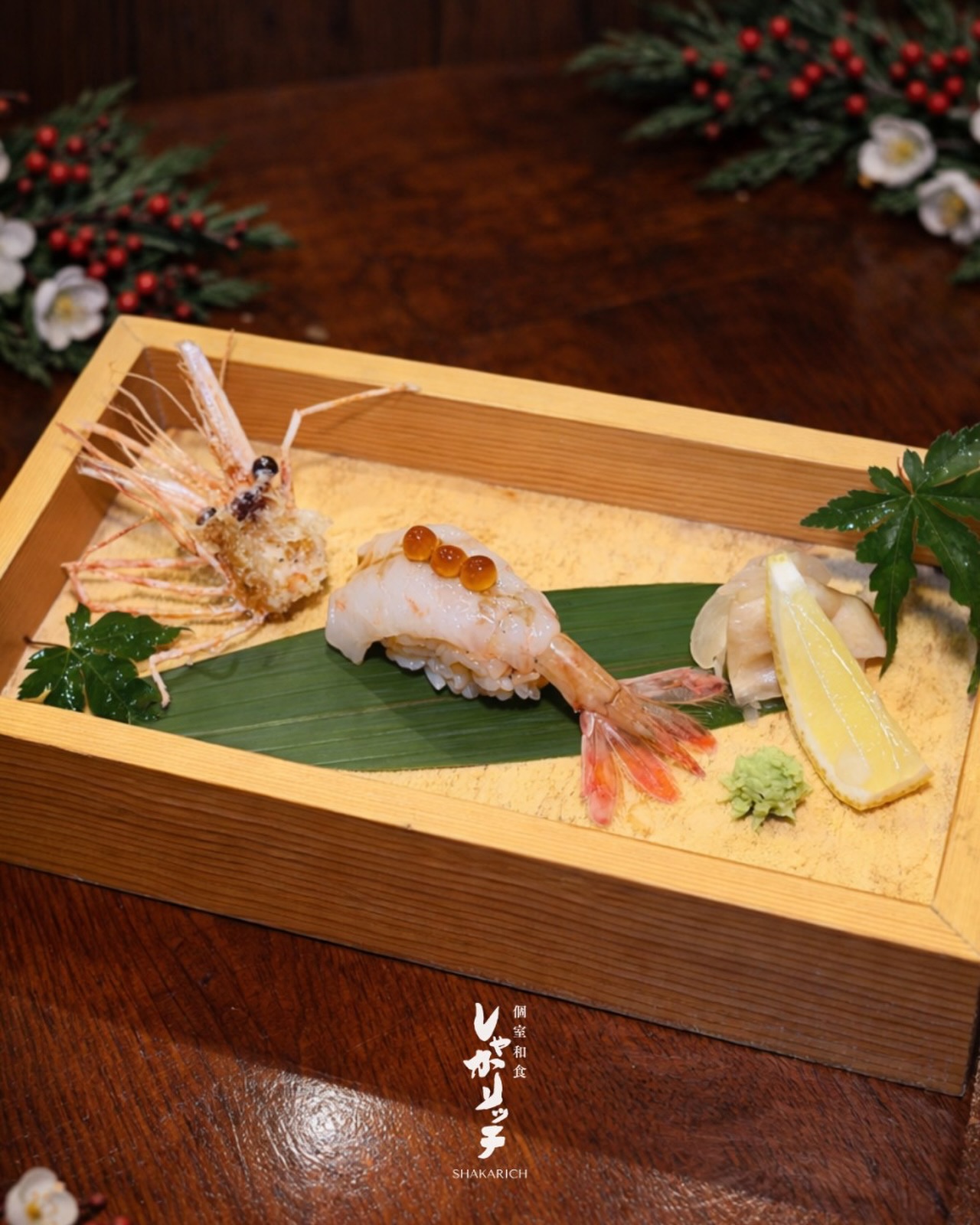 北海道産のボタン海老を贅沢に握った一貫。
濃厚な甘みととろける旨みが、赤酢のシャリと重なり、
冬ならではの特別な味わいに仕上がります。

Hokkaido botan shrimp nigiri—
rich sweetness and creamy umami paired beautifully
with traditional red-vinegar sushi rice.

กุ้งโบตันจากฮอกไกโดแบบซูชิ
หวาน濃และเนื้อนุ่มละมุน
เข้ากันอย่างลงตัวกับข้าวซูชิแดงสูตรพิเศษ
เป็นรสชาติสุดพิเศษของฤดูหนาว

#Shakarich #Thonglor #BangkokSushi #BotanShrimp
#冬のおすすめ #寿司 #海鮮バンコク #和食バンコク
#JapaneseRestaurant #BangkokFood #SushiLover