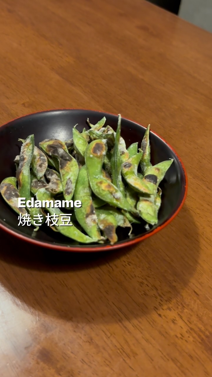 Smoky, charred, and dangerously addictive. 🤤 Our Grilled Edamame is the dish everyone orders the moment they sit down. The perfect start to your meal!

✨ Now open every day.
📍 Kenji’s Lab, Thonglor

#KenjisLab #Thonglor #BangkokFoodie #IzakayaBKK #Edamame