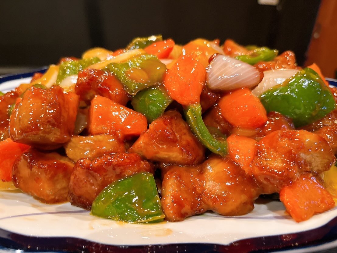 本日も旨いおばんざい、旨い鉄板焼きあり〼
皆様のご来店お待ちしております♪

おひとりさま大歓迎！
カウンター席大人気

おばんざい、鉄板焼きメニュー
二階テーブル席、三階個室完備
一階カウンター席でもオーダー可能です

黒兵衛では
各種ご宴会のご予約承ります♪
コース1,000バーツ〜
飲み放題 300バーツor 400バーツ

二階テーブル席
三階9名様までの小宴会用個室ございます。

よろしくお願いします♪

1月もHappy hour 開催中です
17:00〜19:30

キリンビール大瓶　120B
ウィスキーハイボール　80B

Happy hour in January❗️
17:00〜19:30
Kirin Beer Big Bottle 120B
Whisky Hi-ball 80B

#バンコク創作料理居酒屋 #バンコク日本料理店 #バンコク小料理屋 #バンコクおひとりさま #バンコク1人飲み プラカノン バンコク日本人女性スタッフ常駐 バンコクおかみさん バンコクお好み焼き屋 バンコク鉄板焼き  バンコクおばんざい  japanesefood bangkok phrakhanong japaneserestaurant reopen happyhour obanzai bangkokokonomiyaki bangkokteppanyaki