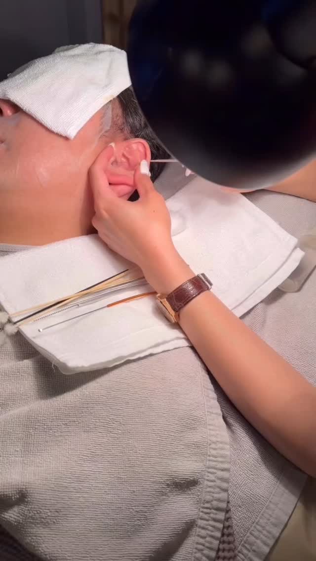 Relax, unwind, and enjoy our  ear cleaning service✨💐

You can make a reservation at here👇
☎️ 02 124 5246
DM (X or FACEBOOK)
WhatsApp +66 98 925 5888
Line  lin.ee/YOE9biR