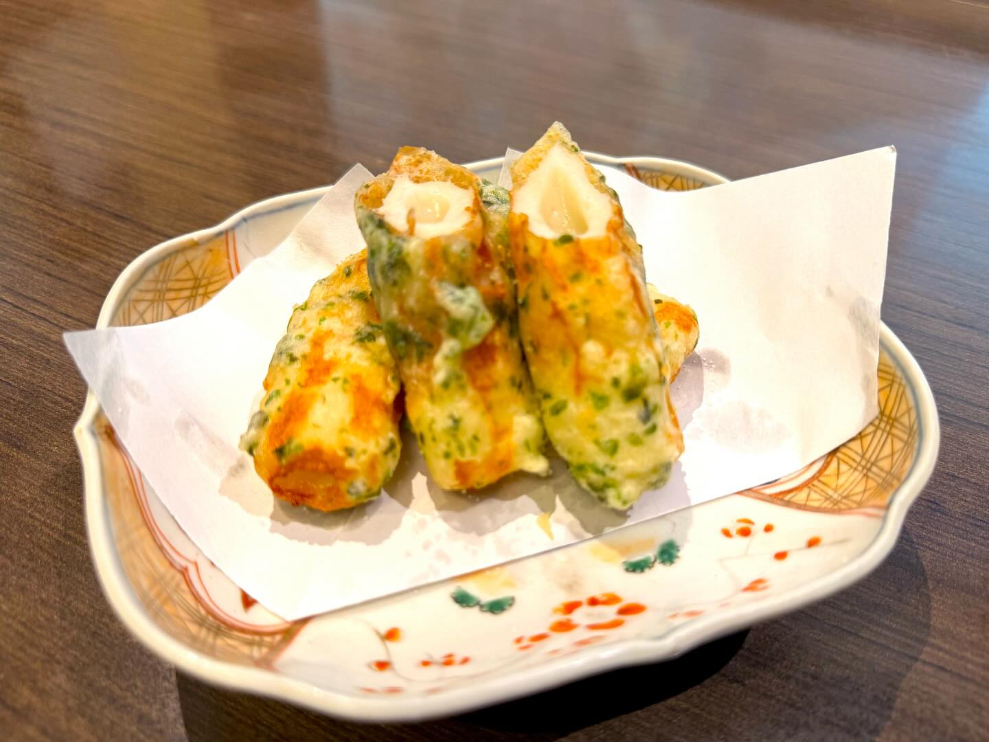 เปิดประสบการณ์ความอร่อยสไตล์ญี่ปุ่นกับ “ชิกูระกรอบๆ ลูกชิ้นปลาทอด” ของทอดที่อิมฟอร์เตส ชุ่มฉ่ำ ฟินเวอร์จนต้องสั่งซ้ำ! 🥢
 อย่าลืมแวะมาลองกันนะคะ รับรองว่าชื่นใจเหมือนอยู่ญี่ปุ่นเอง 🗾

日本風の美味しさを体験できる「サクサクしぐれ揚げ魚のすり身ボール」、インフォルテスの揚げ物はジューシーで最高に満足！何度もリピートしたくなる味わいです！🥢

ぜひお立ち寄りいただき、日本にいるような気分を味わってみてください。きっとご満足いただけます🗾

#ของดีบอกต่อ
#ของทอดที่รัก
#ชิกูระฟินๆ
#Chofujpark 
#Chofu