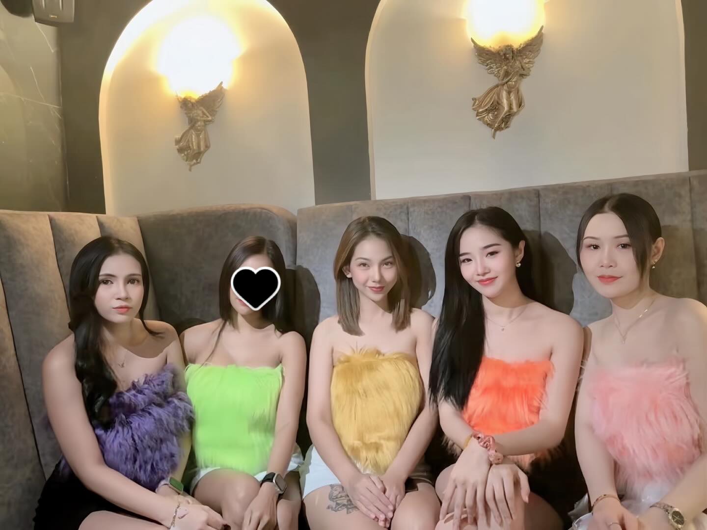 ✨本日も歌って飲んで楽しめる、最高の夜をお届けします！🎤🎶大好評の彼シャツコスプレイベントも開催中です。新しいキャストが続々と加わり、毎日が特別な体験に🎉写真のアップもお楽しみにしてください❤️

美女たちと一緒に、素敵な乾杯をしてみませんか？🍾✨新しい仲間たちと共に、心に残るひとときを過ごしましょう。お仕事帰りや特別な日の前後に、ぜひ立ち寄って一緒に盛り上がりましょう！

楽しいカラオケタイムと居心地の良いバーの雰囲気で、あたたかくお迎えします。声を合わせて歌う瞬間、特別な思い出作りをサポートします📸💕普段とは違う一夜を、ここで楽しんでください。

お待ちしております！🌟

✨Tonight as well, we’ll deliver the best evening where you can sing, drink, and have fun! 🎤🎶 The highly popular “boyfriend shirt” cosplay event is also being held. With new cast members joining one after another, every day is a special experience 🎉 Please look forward to photo uploads too ❤️

How about sharing a wonderful toast with beautiful women? 🍾✨ Spend some unforgettable moments together with new friends. Whether it’s after work or before and after a special day, please feel free to stop by and have a great time with us!

We warmly welcome you with fun karaoke time and a cozy bar atmosphere. The moment you sing together, we’ll help you create special memories 📸💕 Enjoy a night that’s different from the usual right here.

We look forward to seeing you! 🌟

✨今天也为您带来可以唱歌、喝酒、尽情享受的最棒夜晚！🎤🎶备受欢迎的男友衬衫cosplay活动正在举行中。新成员不断加入，每一天都是特别的体验🎉也请期待照片的上传❤️

要不要和美女们一起，来一场美妙的干杯呢？🍾✨和新伙伴们一起，度过难忘的时光吧。下班后或特殊日子的前后，欢迎随时来店和大家一起嗨起来！

我们用欢乐的卡拉OK时光和舒适的酒吧氛围，热情欢迎您的到来。合唱的瞬间，也会帮您留下特别的回忆📸💕请在这里享受与平日不同的夜晚。

恭候您的光临！🌟

✨오늘도 노래하고 마시고 즐길 수 있는 최고의 밤을 선사합니다!🎤🎶 대호평의 남친 셔츠 코스프레 이벤트도 개최 중입니다. 새로 합류한 캐스트들이 계속해서 추가되어, 매일이 특별한 경험이 되고 있어요🎉 사진 업로드도 기대해 주세요❤️

미녀들과 함께 멋진 건배를 해보지 않으시겠어요?🍾✨ 새로운 친구들과 함께 마음에 남을 순간을 보내봅시다. 퇴근길이나 특별한 날 전후에 꼭 들러서 함께 분위기를 띄워 봅시다!

재미있는 노래방 타임과 아늑한 바 분위기로 따뜻하게 맞이합니다. 함께 노래하는 순간, 특별한 추억 만들기를 도와드릴게요📸💕 평소와는 다른 하룻밤을 이곳에서 즐기세요.

기다리고 있겠습니다!🌟

#カラオケバー
#彼シャツコスプレ
#新しいキャスト
#写真アップ
#乾杯