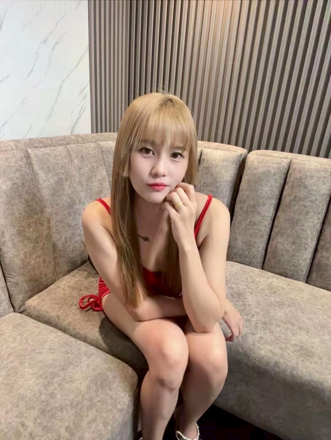 🎶 火曜の夜、特に予定がないそこのあなた！どうお過ごしですか？😄 カラオケバーで楽しい夜を過ごしませんか？歌って踊って、お酒を楽しんで、ストレスを忘れちゃおう🍻🎤！

ダーツやビリヤードも完備！趣味として新しいことに挑戦してみるのもアリですね👍 楽しくゲームして、新しい出会いもあるかも⁉️

お友達や同僚と一緒に集まって、特別な夜を楽しみましょう🤗おひとり様も大歓迎です！飲んで歌って、心の底から楽しんでみませんか？

 🎶💫🍻

#トンロー
#ダーツ
#バンコク遊び
#曼谷夜生活
#卡拉OK