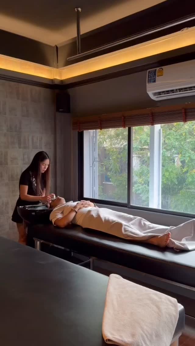 Hair shampoo and head massage included in the basic course 😉 💞

You can make a reservation at here👇
☎️ 02 124 5246
DM (X or FACEBOOK)
WhatsApp +66 98 925 5888
Line  lin.ee/YOE9biR