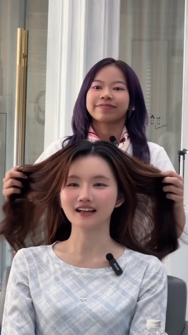 ขอบคุณคุณอิงค์ @ing.htk ที่ไว้ใจให้ Cuu’s Hair ดูแลการฟอกสีผม และทำ Treatment วันนี้นะคะ

มาเปลี่ยนลุคใหม่ในปี 2026 ด้วยผมสีชานมกันนะคะ 🤎
ครั้งนี้ได้ทำการฟอกสีผม พร้อมบำรุงล้ำลึกด้วยทรีทเม้นท์ Hydrogen Esthetic ทำให้ผมนุ่ม เงางาม สุขภาพดี สีสวยละมุนแบบลูกคุณ✨

Stylist: @ink_cuushair 

#fypシ❤️💞❤️ #milkteabrownhair #ผมสีชานม #bangkokhairsalon