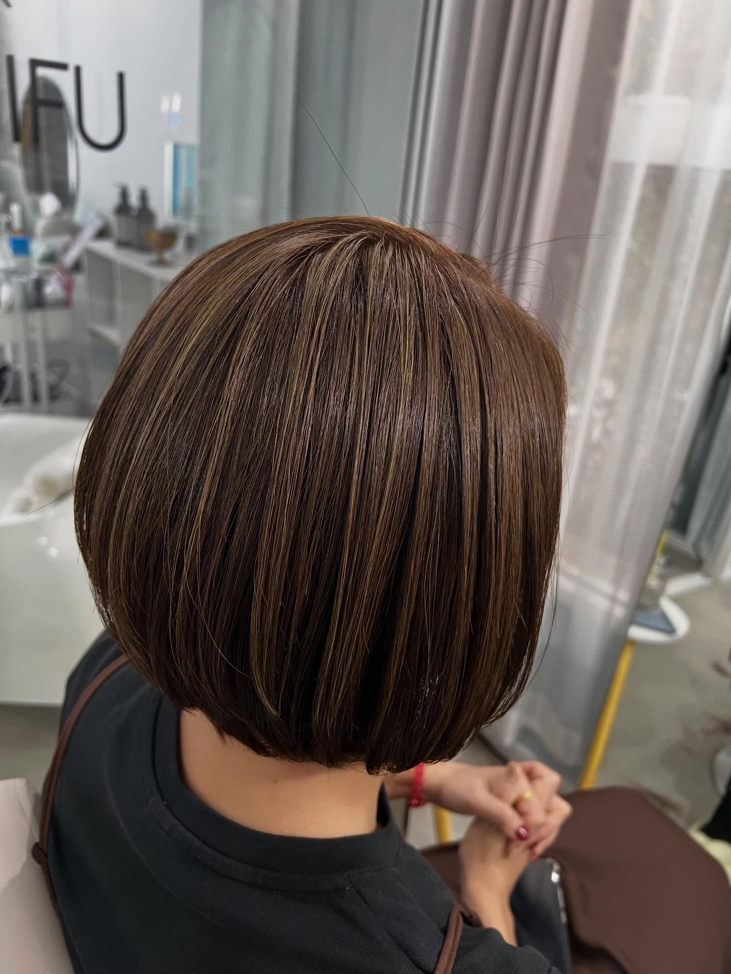 ショート✖️ハイライト

大人女子には細めハイライトが上品で可愛い！