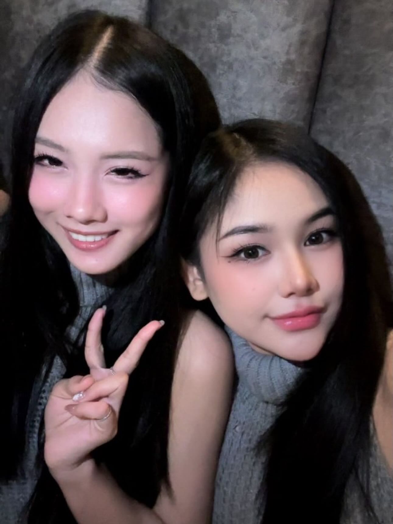 🎤🎶こんにちは皆さん！今週末の予定はお決まりですか？日曜日もオープンしているカラオケバーで、素敵な夜を過ごしませんか？🍹✨ 今週は特別に「セクシーニットコスプレ」ウィークを開催中！なんともユニークでキュートな装いのスタッフがお待ちしておりますよ😍

カラオケで盛り上がったあと、可愛い女の子たちと一緒にダーツやビリヤードを楽しんでみるのも最高ですよね！🎯🎱ストレス発散に最高、みんなで思いっきり楽しみましょう！新しい友達や意外な出会いが待っているかもしれません😉

冷たいドリンクを片手に、熱唱したりゲームに興じたり、思い出に残るひとときを過ごしてみませんか？お一人様でもグループでも大歓迎です！みなさんのお越しをお待ちしております。🌟

#カラオケバー
#セクシーニット
#日曜日営業
#ダーツ
#ビリヤード