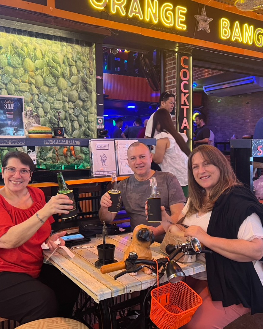 Almost Friday.
Almost responsible 😉

📍 Orange Bar, Sukhumvit 11/1

เกือบถึงวันศุกร์แล้ว
เกือบจะรับผิดชอบ 😉

📍 Orange Bar, สุขุมวิท 11/1

#OrangeBarBangkok #ThursdayVibes #Sukhumvit11 #BangkokBar #AlmostWeekend