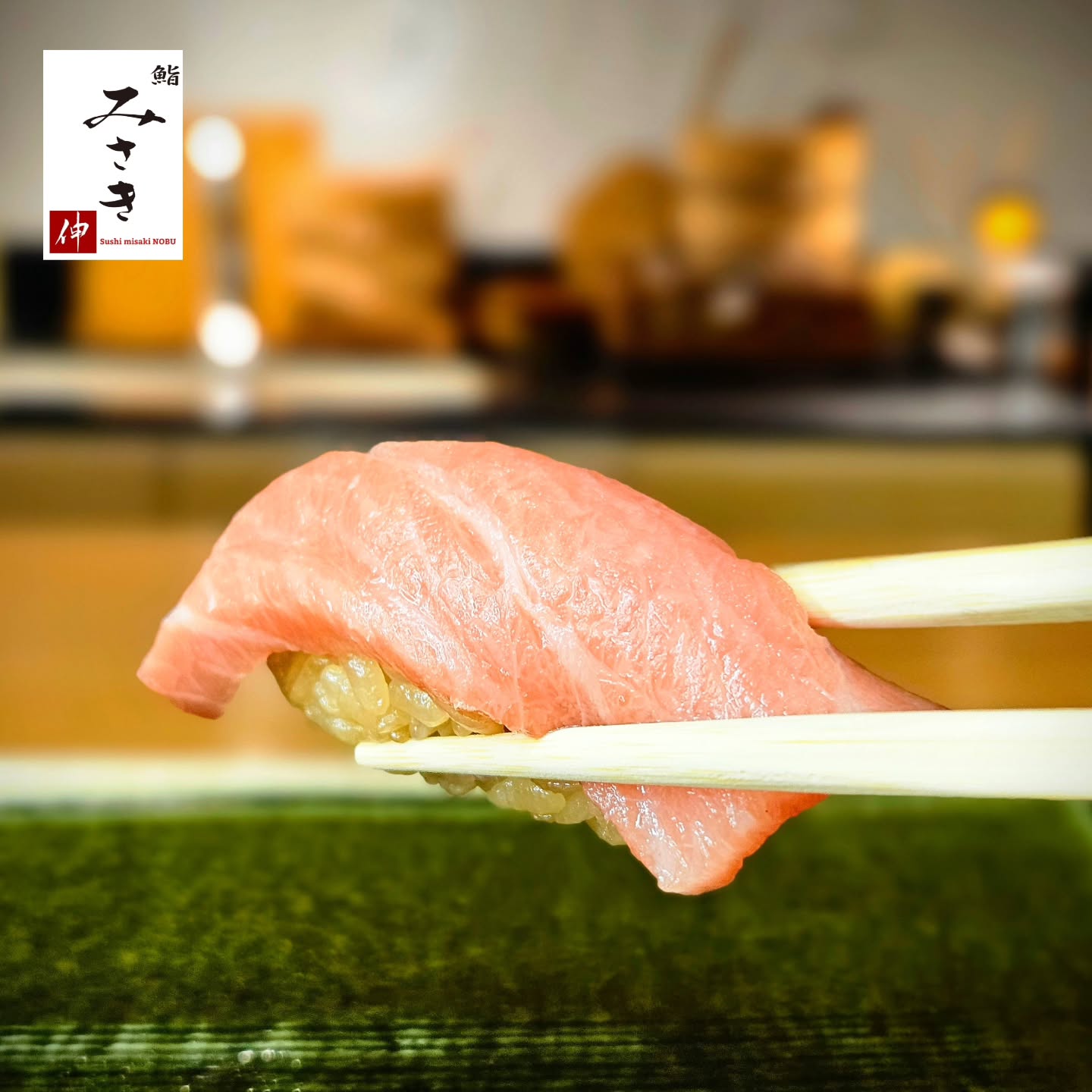 【𝖧𝖺𝗉𝗉𝗒 Valentine day with omakase sushi】
▷▶︎▷LINE→@sushimisakinobu▶▷

さてあっという間に
1月も最終週……!!

色々な旬の食材は揃っておりますが
忘れてはいけないのが
王道の【鮪】でございます!!

なくてはならない存在かつ
あって当然の食材。

ですがこの鮪を美味しく召し上がっていただく
為に
シャリを幾度となく改良し
ベストな鮪の寿司を提供しております!!

やっぱり美味しい。
ここの鮪が美味しい！
そんなおうとの鮪を是非ともご堪能くださいませ！

2月はバレンタインデーもございます！
ご予約はお早めに何卒よろしくお願い申し上げます！

Location: 
50 GMM Grammy PLACE, Sukhumvit 21 Rd. (Asoke), Khlongtoeinuea,Wattana, Bangkok 10110, Thailand

Sushi Misaki Nobu (GMM grammy place BF1)
chef 【NOBU】

Reservation: 
Sushi Misaki Nobu/062-495-2386

Dine-in time: 
12:00-lunch time open
17:00-dinner time open
※anytime customer choose reservation time
close 22:00
close every Monday

menu:
1.standard course 4000THB
2.special course 6000THB
3.Premium course 8000THB

#sushimisaki
#sushimisakinobu
#鮨みさき
#鮨みさき伸
#バンコク
おまかせ
Bangkok
omakase
sushi
鮨
寿司
タイ
Thailand
デート
接待
バレンタイン
バレンタインデー
Valentine
Valentineday