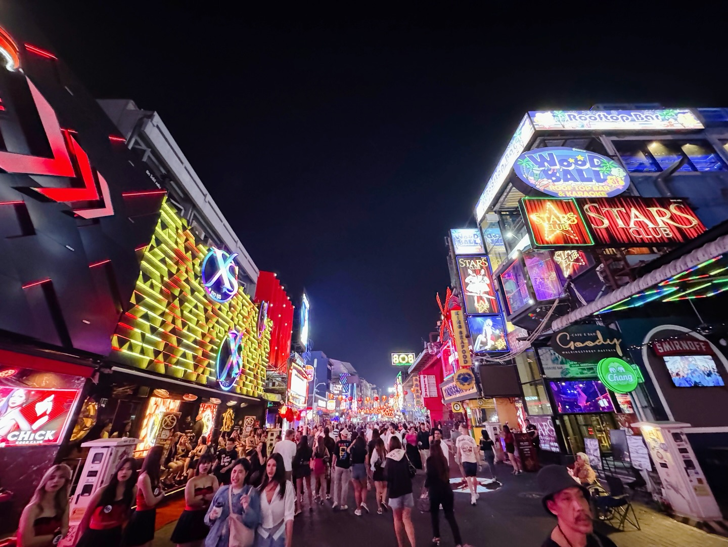 A place to relax and enjoy the evening…..come visit and have a few drinks on our rooftop. We also have a full food menu if you’re hungry. Our bar can be easily found across from Fahrenheit Agogo on Walking Street.