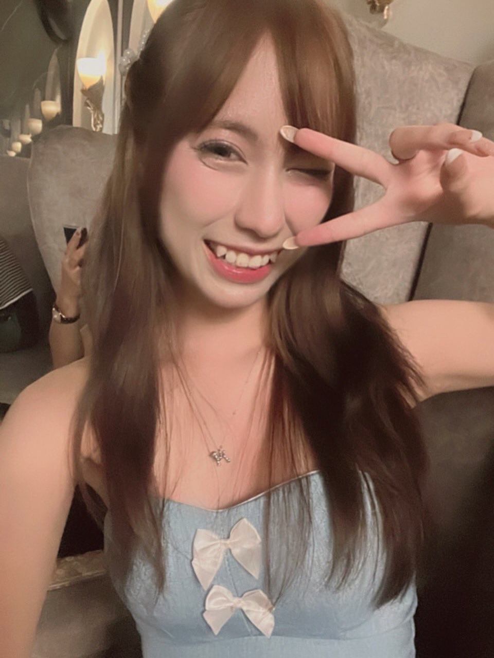 🎤✨トンローソイ6にある「TWENTY FOUR」で、今夜を楽しもう！🎶 可愛い女の子たちがたくさん出勤しているよ😍 今週は特別にセクシーニットコスプレウィークだから、いつもとは違った雰囲気を楽しめちゃうかも？🧶💕歌って、踊って、一緒に最高の夜を過ごしましょう🎵 音楽と笑顔がいっぱいのTWENTY FOURで、仲間と一緒に盛り上がろう📣 🔥カラオケの神になっちゃうかも⁉️

もちろん、おいしいドリンクも用意してるのでお楽しみに🍹😉 お酒を片手にお気に入りの曲を熱唱しちゃおう💫 皆で歌えば楽しさ100倍！開放感たっぷりのTWENTY FOURで、思い出に残る夜にしてね✨ まずは今週のコスプレをチェックしに来てみて🙌

🎤✨Let’s enjoy tonight at "TWENTY FOUR" on Thonglor Soi 6!🎶 Lots of cute girls are working tonight😍 This week is a special Sexy Knit Cosplay Week, so you might get to enjoy a different atmosphere than usual🧶💕 Sing, dance, and let’s have the best night together🎵 Let’s hype things up with friends at TWENTY FOUR, full of music and smiles📣 🔥You might even become a karaoke god⁉️

Of course, we’ve prepared delicious drinks for you to enjoy🍹😉 Grab your favorite song and sing your heart out with a drink in hand💫 Singing together is 100 times more fun! Make it an unforgettable night at the liberating TWENTY FOUR✨ First, come and check out this week’s cosplay🙌

🎤✨今晚就在通罗Soi 6的「TWENTY FOUR」享受夜晚吧！🎶 这里有许多可爱的女孩们上班哦😍 本周特别举办性感针织装扮周，也许你可以体验到与平时不同的氛围？🧶💕一起唱歌、跳舞，共度最棒的夜晚🎵 在充满音乐和笑容的TWENTY FOUR，与伙伴们一起嗨起来吧📣 🔥说不定还能成为卡拉OK之神⁉️

当然，我们也准备了美味的饮品，敬请期待哦🍹😉 拿着酒，尽情高歌你最喜欢的歌曲吧💫 大家一起唱，乐趣翻百倍！在充满开放感的TWENTY FOUR，留下难忘的夜晚回忆✨ 先来店里看看本周的装扮吧🙌

#Bangkok
#トンロー
#ダーツ
#曼谷夜生活
#TWENTYFOUR