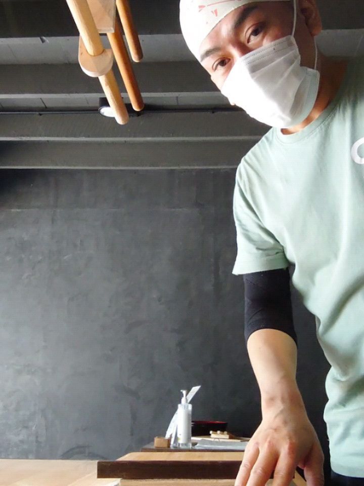 早くも1月が終わりかけ、そして既に疲れが溜まってる中の人、KaneHisaです

【臨時休業のお知らせ】
と、言うわけで(？)今年から定休日を無くして毎日営業に切り替えましたが
明日31日と来週2月7日は選挙に伴い酒類販売禁止なる為
臨時休業いたします
販売禁止期間は選挙日2月8日と期日前投票日の2月1日の前日2月7日と1月31日午後6時から24時間、翌日の午後6時まで
日曜日は通常通り営業します…でも17時から18時の間はお酒はダメよー
ミンナヨロシク

#KaneHisa 
#手打ち蕎麦 
#bangkok 
#โซบะ 
#禁酒日 

ちなみに土曜日午後6時までなら販売可能だからおうち用に買い出しには行けるよ～