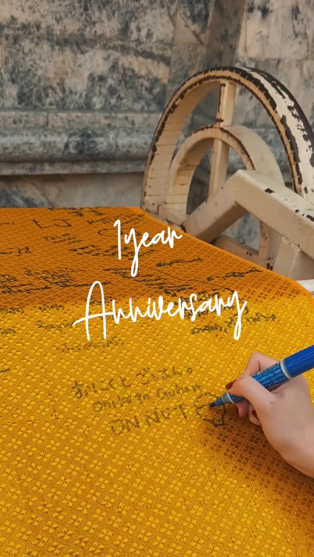 เดินทางจากญี่ปุ่นมาอยู่ประเทศไทย
เวลาผ่านไปอย่างรวดเร็ว ครบ 1 ปีแล้ว

แม้พวกเราจะไม่เข้าใจภาษาไทยเลยในตอนแรก
แต่ด้วยความเมตตาและความอบอุ่นของทุกท่าน
ที่คอยดูแลและปฏิบัติกับพวกเราอย่างดีเสมอมา
ทำให้ในวันที่ 1 กุมภาพันธ์นี้ ร้าน Onnut จะครบรอบ 1 ปี

แม้คำพูดจะสื่อสารกันได้ไม่หมด
แต่รอยยิ้มและน้ำใจของทุกคน
ช่วยเหลือพวกเราในหลาย ๆ เรื่อง
และทำให้พวกเรารู้สึกจากใจจริงว่า
พวกเรารักและประทับใจในความอบอุ่นของคนไทยมาก

พวกเราขอขอบคุณจากใจ สำหรับทุกความสัมพันธ์ดี ๆ
ที่ได้พบเจอผ่านร้านของเรา
จากนี้ไป พวกเราจะไม่ลืมความรู้สึกขอบคุณนี้
และจะตั้งใจดูแลร้านให้ดีที่สุด
เพื่อเป็นร้านที่ทุกคนรักตลอดไป

ขอบคุณมากจริง ๆ ค่ะ/ครับ 🙏✨
และขอฝากเนื้อฝากตัวต่อไปด้วยนะคะ 🌸
日本からタイに来て、あっという間の1年。
タイ語も全く分からなかった私たちに、
いつも優しく、温かく接してくださった皆さまのおかげで、
2月1日でOnnut店1周年を迎えます。

言葉が通じなくても、
笑顔や思いやりでたくさん助けていただき、
改めてタイの人たちの温かさが大好きだと感じています。

お店を通して出会えたすべてのご縁に、心から感謝します。
これからも感謝の気持ちを忘れず、
皆さまに愛されるお店を目指していきます。

本当にありがとうございます🙏✨
これからもどうぞよろしくお願いいたします🌸