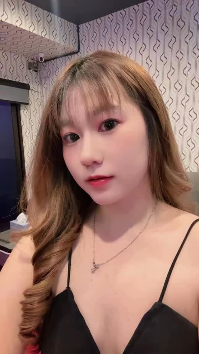 皆さん、こんばんは🌙 もうすぐ1月も終わりですね！明日の華金を思いっきり楽しむために、今夜はZARAスナックバーで素敵なひとときを過ごしませんか？当店では、日本語を話す可愛いスタッフが皆様をお待ちしています🎤🌟 カラオケと美味しいお酒で、平日の疲れを癒しましょう✨ 温かい雰囲気の中で、誰もが楽しめる時間を提供いたします。本日も、多くの方々と一緒に素敵な夜を過ごせることを楽しみにしております。皆様のお越しを心よりお待ちしています💕 🌟

Good evening, everyone🌙 January is almost over! To enjoy tomorrow's Friday night to the fullest, why not spend a wonderful evening tonight at ZARA Snack Bar? Our adorable staff who speak Japanese are waiting to welcome you all🎤🌟 Let's unwind from the weekday fatigue with karaoke and delicious drinks✨ We provide a warm atmosphere where everyone can have a great time. We are looking forward to spending another wonderful night with many of you today as well. We sincerely look forward to your visit💕 🌟

大家，晚上好🌙 一月也快要结束了呢！为了明天能尽情享受花金，不如今晚就在ZARA小吃吧度过美好时光吧？本店有会说日语的可爱员工等待大家🎤🌟 用卡拉OK和美味的酒来治愈平日的疲劳吧✨ 在温馨的氛围中，提供每个人都能享受的时光。今天也期待能和许多人一起度过美好的夜晚。我们衷心期待您的光临💕 🌟

#スナックバー
#バンコク夜遊び
#ガールズバー
#ZaraYoungPlace
#曼谷夜生活