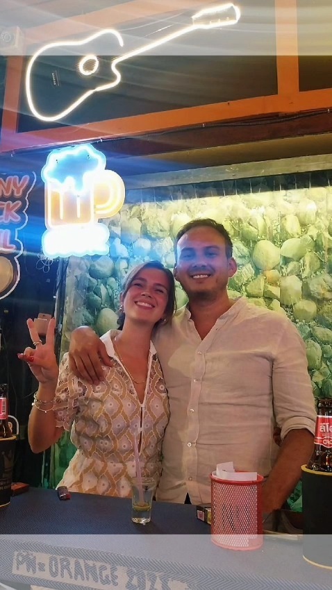 Step one: arrive.
Everything else can wait. 🍸

📍 Orange Bar, Sukhumvit 11/1

ขั้นแรก: มาให้ถึง
อย่างอื่นค่อยว่ากัน 🍸

📍 Orange Bar, สุขุมวิท 11/1

#OrangeBarBangkok #ThursdayVibes #BangkokBar #Sukhumvit11