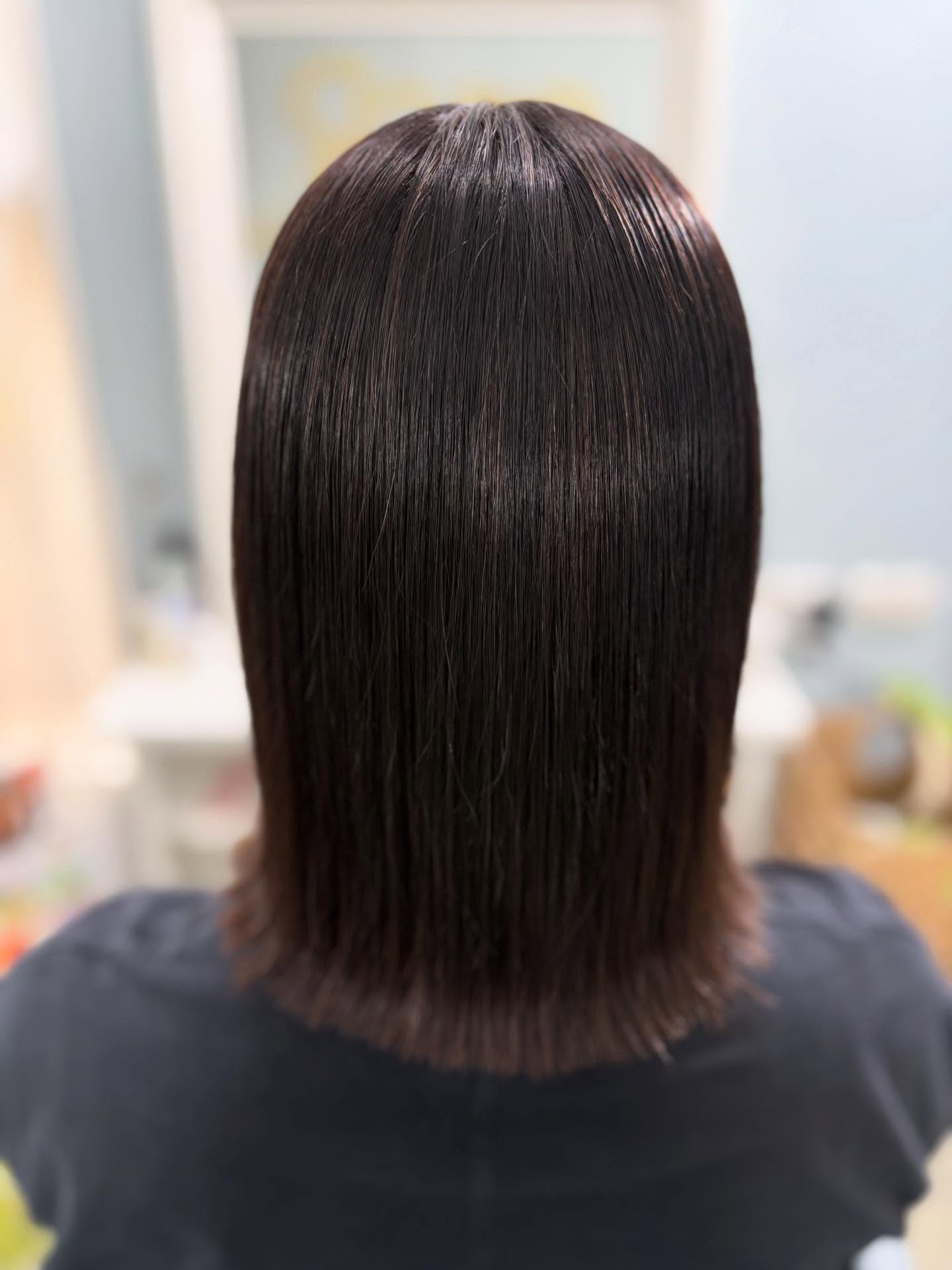 酸性ストレートをした後は、乾かすだけでツルツルの艶髪が作れます♪