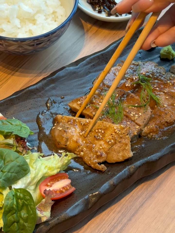 We recommend our new menu, Pork Steak.
Juicy pork steak, thoughtfully served with warm Japanese rice and seasonal sides.

📍 KOUBAI BKK, 5th Floor, Dusit Central Park

🕰️ Weekdays
Lunch: 11:30–15:00 (L.O. 14:00)
Dinner: 17:30–22:00 (L.O. 21:00)
🕰️ Weekends
Lunch: 11:00–16:00 (L.O. 15:00)
Dinner: 17:30–22:00 (L.O. 21:00)

#KOUBAI #KOUBAIBKK