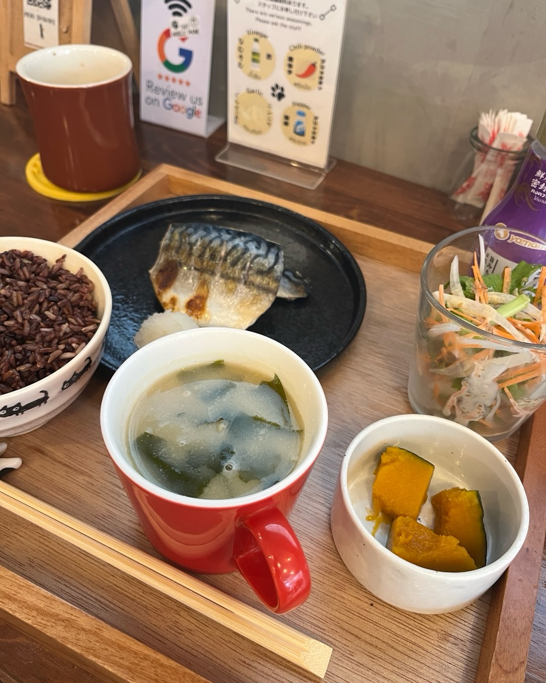 🌾 อัปเกรดสุขภาพดีฟรี! เปลี่ยนเป็น “ข้าวผสม 7 ชนิด” ได้ทุกเมนูข้าว 🍚✨
หลังจากเริ่มให้บริการมา 1 สัปดาห์ ได้รับความนิยมเกินคาดครับ! ที่ IRODORI เราให้ความสำคัญกับ “สมดุลทางโภชนาการ” เป็นอันดับหนึ่ง โดยเฉพาะเมนู “เซตอาหาร (Teishoku)” ที่ออกแบบมาให้มีสารอาหารครบถ้วน การเลือกข้าว Low GI ที่มีสารต้านอนุมูลอิสระสูง จะยิ่งช่วยให้มื้ออาหารของคุณสมบูรณ์แบบยิ่งขึ้น 🥗
นอกจากราเมนที่เป็นเมนูขึ้นชื่อแล้ว เรายังมีเซตอาหารที่หลากหลาย และของหวานโฮมเมดที่ทำอย่างพิถีพิถัน 🍜🍱 โดยเฉพาะ “พาร์เฟต์ช็อกโกแลตสด” (Raw Chocolate Parfait) สุดพิเศษของเรา มีจำหน่ายถึงสิ้นเดือนกุมภาพันธ์นี้เท่านั้น! 🍫🍓 อย่าพลาดมาลิ้มลองความอร่อยก่อนหมดซีซั่นนะครับ
✅ เปลี่ยนฟรีได้ทุกเมนูที่มีข้าว
✅ แจ้งพนักงานว่า “Grain Rice”
(สินค้ามีจำนวนจำกัดต่อวัน)

🌾 【無料】全ご飯メニューで「7種混合雑穀米」への変更が可能です！ 🍚✨
サービス開始から1週間、多くのお客様にご注文いただいております！当店の自慢は、一食の栄養バランスを追求した**「定食」**の構成です。糖質の吸収を穏やかにする低GI米や、抗酸化作用に優れた7種類の雑穀米を選択いただくことで、より健康的で理想的な食事管理をサポートします 🥗
IRODORIはラーメンだけでなく、栄養満点の**「定食」や、こだわりの「自家製デザート」も自信を持っておすすめしています 🍜🍱🍰 特に、現在販売中の「生チョコパフェ」は2月末までの期間限定メニュー**です！🍫🍓 濃厚な自家製生チョコを楽しめるこの機会を、ぜひお見逃しなく。
✅ 定食・丼物など、すべてのご飯付きメニューが対象
✅ 注文時にスタッフへ「雑穀米（Grain Rice）」とお伝えください
(数量限定のため、無くなり次第終了となります)

🌾 FREE Upgrade to “7-Variety Multi-grain Rice” for ALL Rice Dishes! 🍚✨
A week since its launch, our healthy rice upgrade is already a hit! At IRODORI, we pride ourselves on the “Nutritional Balance” of our “Teishoku (Set Meals).” By opting for our Low GI & Antioxidant-rich 7-grain blend, you can make your meal even more nutritious and balanced 🥗
Beyond our signature ramen, we highly recommend our diverse set meals and handcrafted desserts 🍜🍱🍰 Our seasonal special, the “Raw Chocolate Parfait,” is available only until the end of February! 🍫🍓 Don’t miss out on this decadent treat before the month ends.
✅ Available for all dishes served with rice
✅ Simply tell our staff “Grain Rice” when ordering
(Available in limited quantities daily)

#RamenCafeIRODORI #BangkokFood #Thonglor #Teishoku #HealthyEating #lowgi #bangkokramen #bangkoklunch #bangkokdessert #ChocolateParfait #LimitedTime #バンコク生活 #トンロー #タイ料理 #健康食 #雑穀米 #定食 #栄養バランス #ヘルシーメニュー #バンコクグルメ #バンコクランチ #低GI #生チョコパフェ #期間限定スイーツ #バンコクカフェ