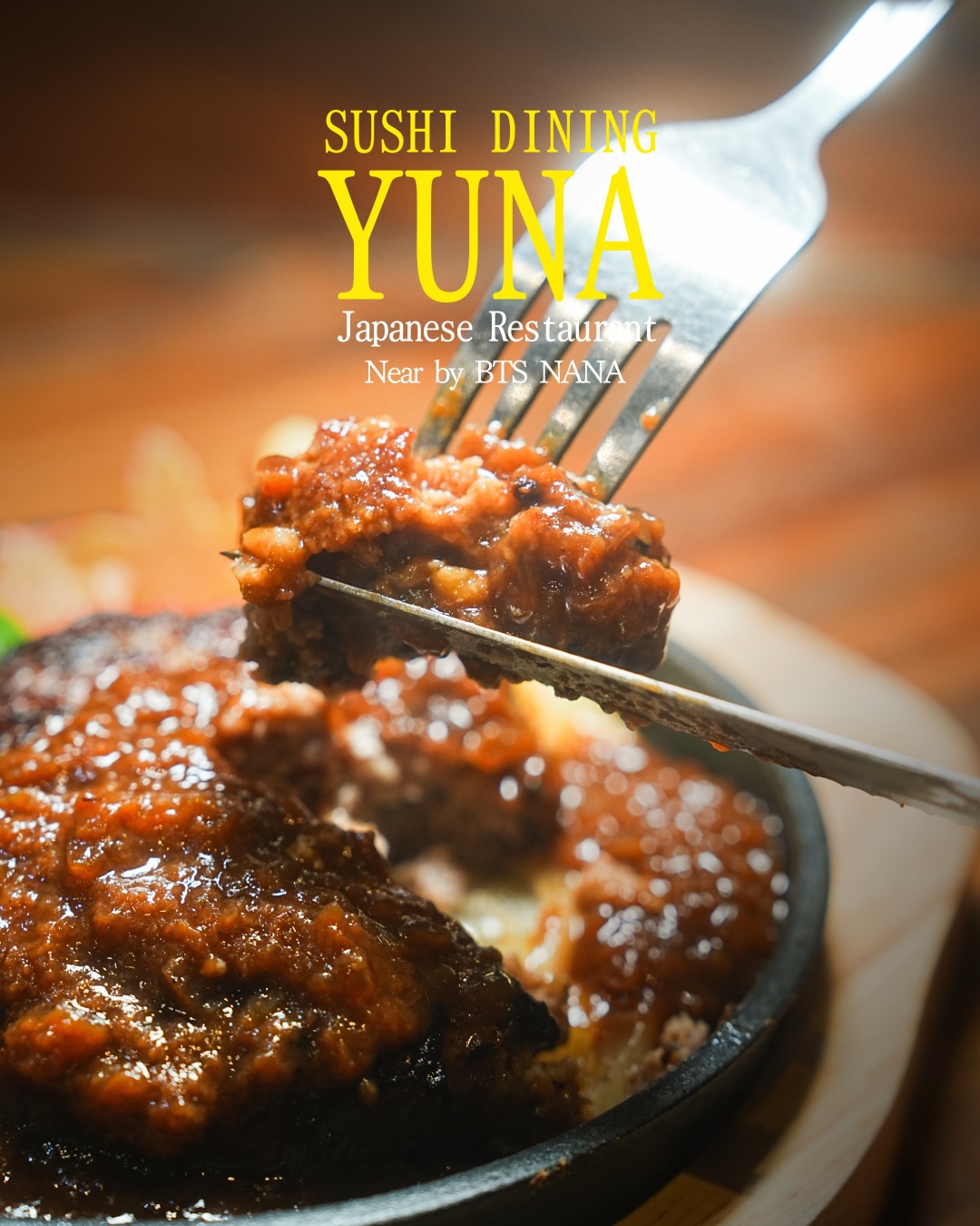 The moment it’s lightly torched, the aroma of premium Tottori Wagyu Olein55 fills the air.
With over 55% oleic acid and a melting point as low as 16°C, the fat melts instantly on your tongue, creating an exceptionally smooth texture.

Paired with gently seasoned sushi rice, the natural sweetness of the wagyu fat stands out while keeping a clean, pleasant finish.
A single bite delivers a melt-in-your-mouth richness you can only get from Olein55.

แค่พอโดนไฟเบาๆ กลิ่นหอมของวากิวโทตโตริ Olein55 ก็ลอยขึ้นมาทันที
มีปริมาณกรดโอเลอิกมากกว่า 55% และจุดหลอมเหลวเพียง 16°C ทำให้ไขมันละลายในปากอย่างนุ่มนวล

เมื่อกินคู่กับข้าวซูชิ รสหวานธรรมชาติของไขมันวากิวยิ่งเด่นขึ้น และให้ความรู้สึกเบาสบาย ไม่เลี่ยน
เป็นซูชิอาบูริที่ให้สัมผัส “ละลายทันทีที่เข้าปาก” แบบที่หาไม่ได้จากที่อื่น

📍 Near BTS Nana
　 Sukhumvit 11/1 Alley
📞 Tel: 02-067-2602
⏰ 11:00–01:00

For reservations, please call or DM us.