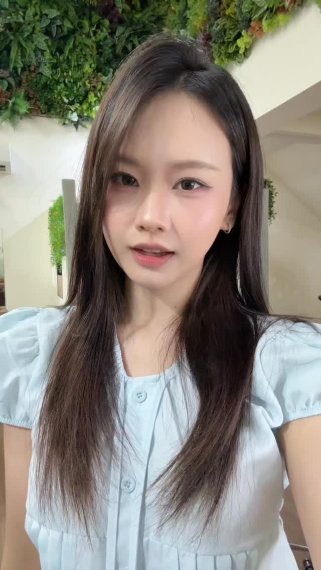 🐺Long wolf cut style
ทรงผม Wolf Cut ที่กำลังได้รับความนิยมในกลุ่มคน Gen Z นี่คือทรงผมยาวผสมความยุ่งเหยิงที่ให้ลุคแบบศิลปินร็อกในยุค 90 ถือเป็นอีกหนึ่งทรงผมที่เหมาะสำหรับยุคนี้โดยเฉพาะผู้ที่มีผมยาวและกำลังคิดจะเปลี่ยนลุค✨

#bellotonagami #ร้านทำผมกรุงเทพ #haircut #japanesehairsalon #salonbkk