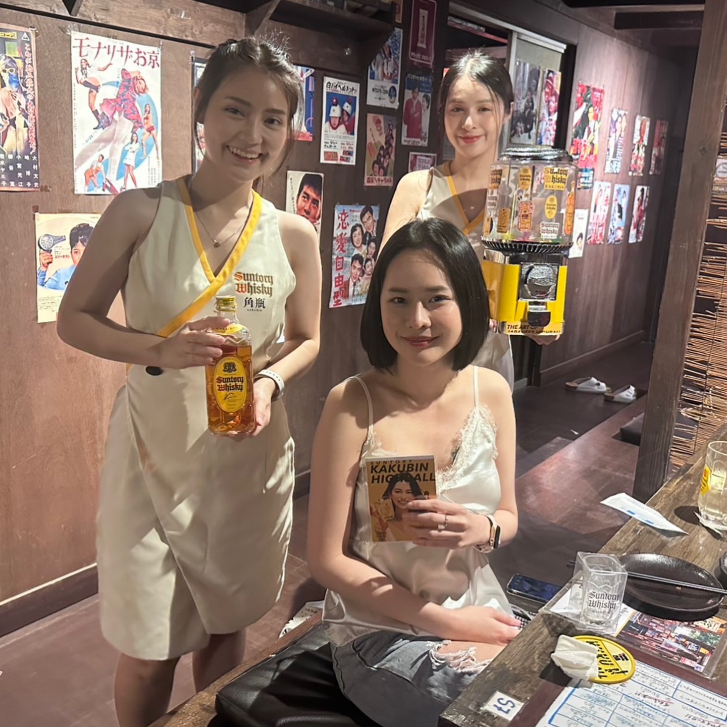 🏮
เมื่อคืนบรรยากาศสนุกมากครับ 🔥🥃
ขอบคุณทุกท่านที่มาร่วมงาน Suntory Event ที่โยโคโชครับ 🙏

แจกของรางวัลกันแบบจัดเต็ม 🎁✨
ดื่ม สนุก หัวเราะ และชนแก้วกันทั้งคืนครับ 🍻

Tonight we continue the party.
Let’s drink & have fun together 🥃

แล้วเจอกันที่ร้านนะครับ ❤️

#ThonglorYokocho
#SuntoryEvent
#Kakubin
#BangkokNight
#飲み会