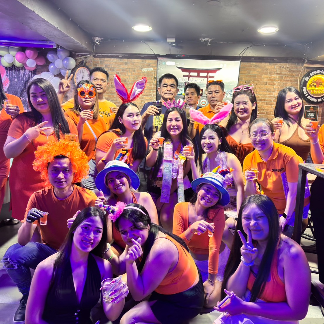 Love came early this week 💘✨
Thank you for celebrating Oil with us 🎂🍸

Valentine’s vibes + birthday energy = perfect combo 😄🔥

Orange Bar mood 🍊

ความรักมาเร็วสัปดาห์นี้ 💘✨
ขอบคุณที่มาฉลองวันเกิดให้ Oil 🎂🍸

วาเลนไทน์ + วันเกิด = ลงตัวสุด ๆ 😄🔥

Orange Bar mood 🍊

#OrangeBarBangkok #ValentinesVibes #ThankYou #BangkokBar