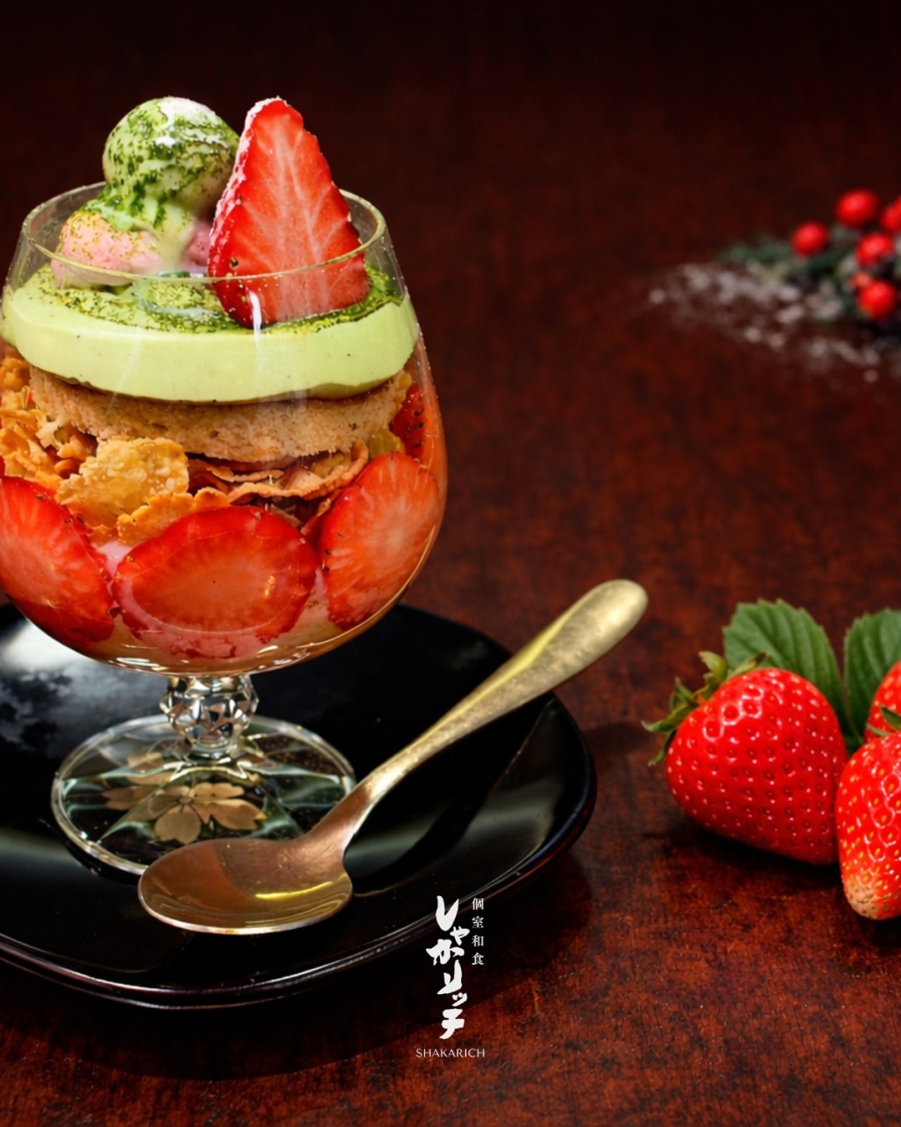 苺と抹茶のミニパフェ🍓🍵
甘酸っぱい苺と濃厚な抹茶を重ねた上品な和パフェ。
食後にちょうど良いミニサイズで、最後まで贅沢に。

Strawberry & Matcha Mini Parfait
A delicate Japanese-style parfait with fresh strawberries and rich matcha.

พาร์เฟ่ต์สตรอว์เบอร์รี่มัทฉะไซส์มินิ🍓🍵
หวานอมเปรี้ยวของสตรอว์เบอร์รี่กับมัทฉะเข้มข้น
ขนาดกำลังดีหลังอาหาร หรูหราในทุกคำ

ご予約はプロフィールのリンクより承ります。 / Reservation via link in profile. / สำรองที่นั่งได้ที่ลิงก์ในโปรไฟล์

#Shakarich #Thonglor #MatchaDessert #StrawberryParfait #和スイーツ BangkokCafe JapaneseDessert 冬のおすすめ バンコク BangkokFood