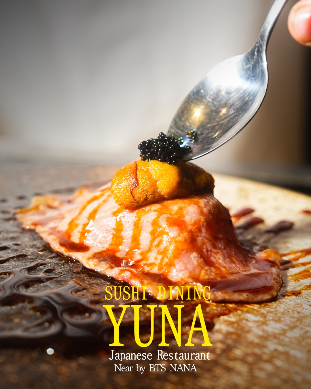 The moment it’s lightly torched, the aroma of premium Tottori Wagyu Olein55 fills the air.
With over 55% oleic acid and a melting point as low as 16°C, the fat melts instantly on your tongue, creating an exceptionally smooth texture.

Paired with gently seasoned sushi rice, the natural sweetness of the wagyu fat stands out while keeping a clean, pleasant finish.
A single bite delivers a melt-in-your-mouth richness you can only get from Olein55.

แค่พอโดนไฟเบาๆ กลิ่นหอมของวากิวโทตโตริ Olein55 ก็ลอยขึ้นมาทันที
มีปริมาณกรดโอเลอิกมากกว่า 55% และจุดหลอมเหลวเพียง 16°C ทำให้ไขมันละลายในปากอย่างนุ่มนวล

เมื่อกินคู่กับข้าวซูชิ รสหวานธรรมชาติของไขมันวากิวยิ่งเด่นขึ้น และให้ความรู้สึกเบาสบาย ไม่เลี่ยน
เป็นซูชิอาบูริที่ให้สัมผัส “ละลายทันทีที่เข้าปาก” แบบที่หาไม่ได้จากที่อื่น

📍 Near BTS Nana
　 Sukhumvit 11/1 Alley
📞 Tel: 02-067-2602
⏰ 11:00–01:00

For reservations, please call or DM us.