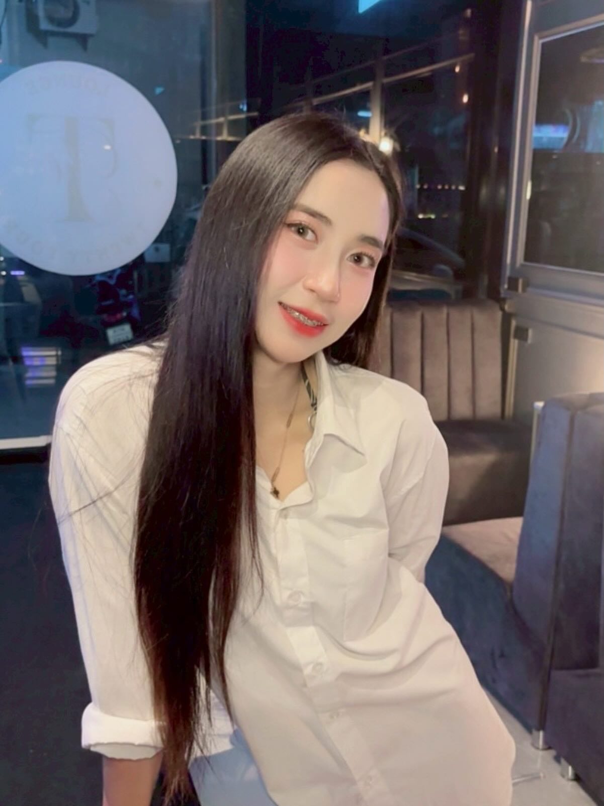 🎤✨トンローソイ6の隠れ家、最高のTWENTY FOURへようこそ！友達と一緒に、楽しい夜を過ごしながら、ビリヤードやダーツで盛り上がりませんか？当店には、愛らしいスタッフが多数在籍しており、皆さまを明るい笑顔でお迎えします🌟

日本でも他では味わえない特別なひとときを、是非トンローソイ6で体験してください。皆さまのお越しを心よりお待ちしております🙌
 

#トンローソイ6
#カラオケナイト
#ビリヤード
#ダーツ
#楽しいひととき