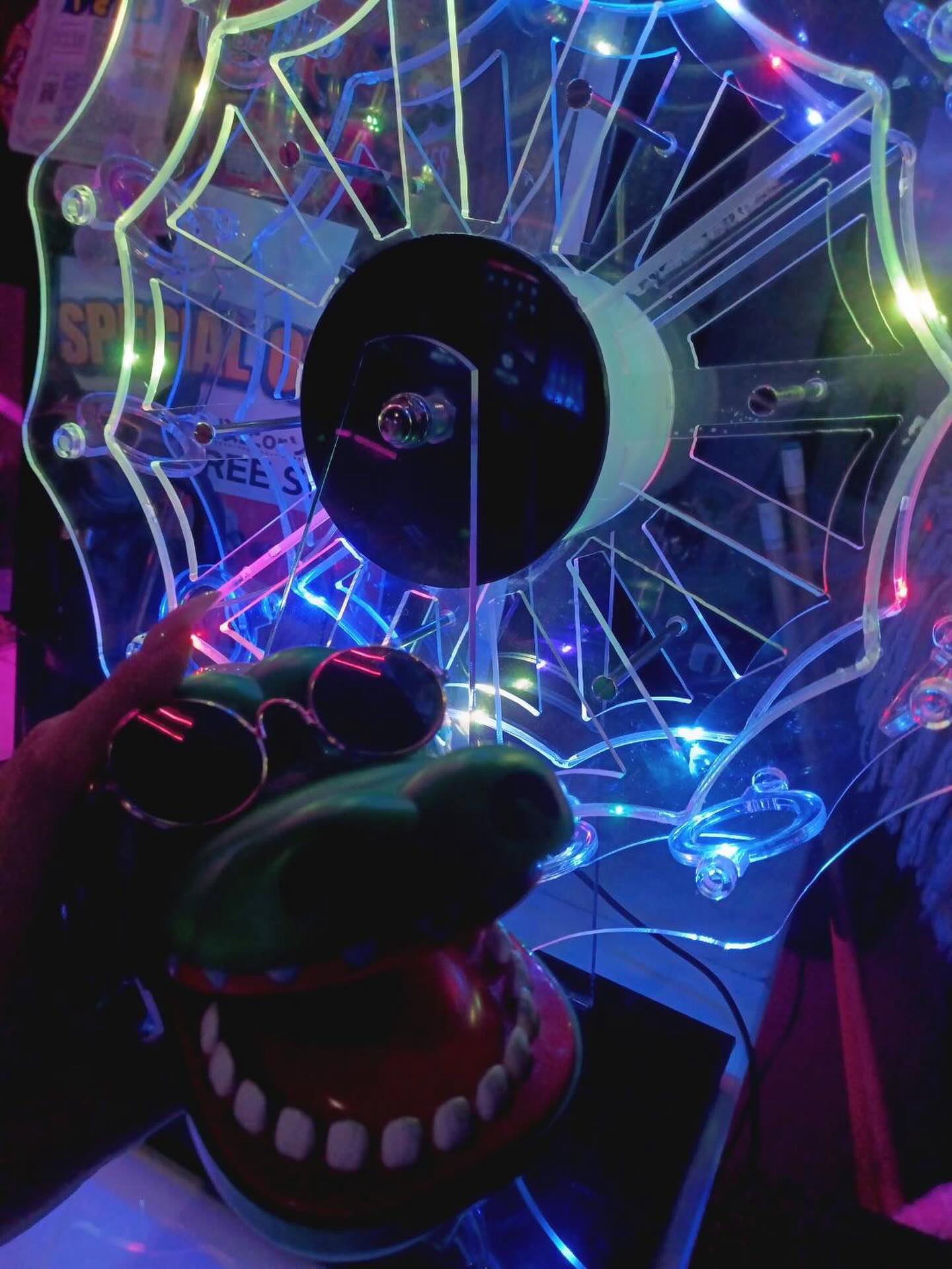 本日は金曜日！！！
明日は選挙の関係の為お店はお休みとなります🙇
お間違えないようにお願いします💦
さて、明日がお休みということは、休日前として今日しか飲む日はないのでは！？
お一人様もOK！グループでも、ゆったり、ノリノリ、何でも！！
華の金曜日、みんなで盛り上がりましょう🔥