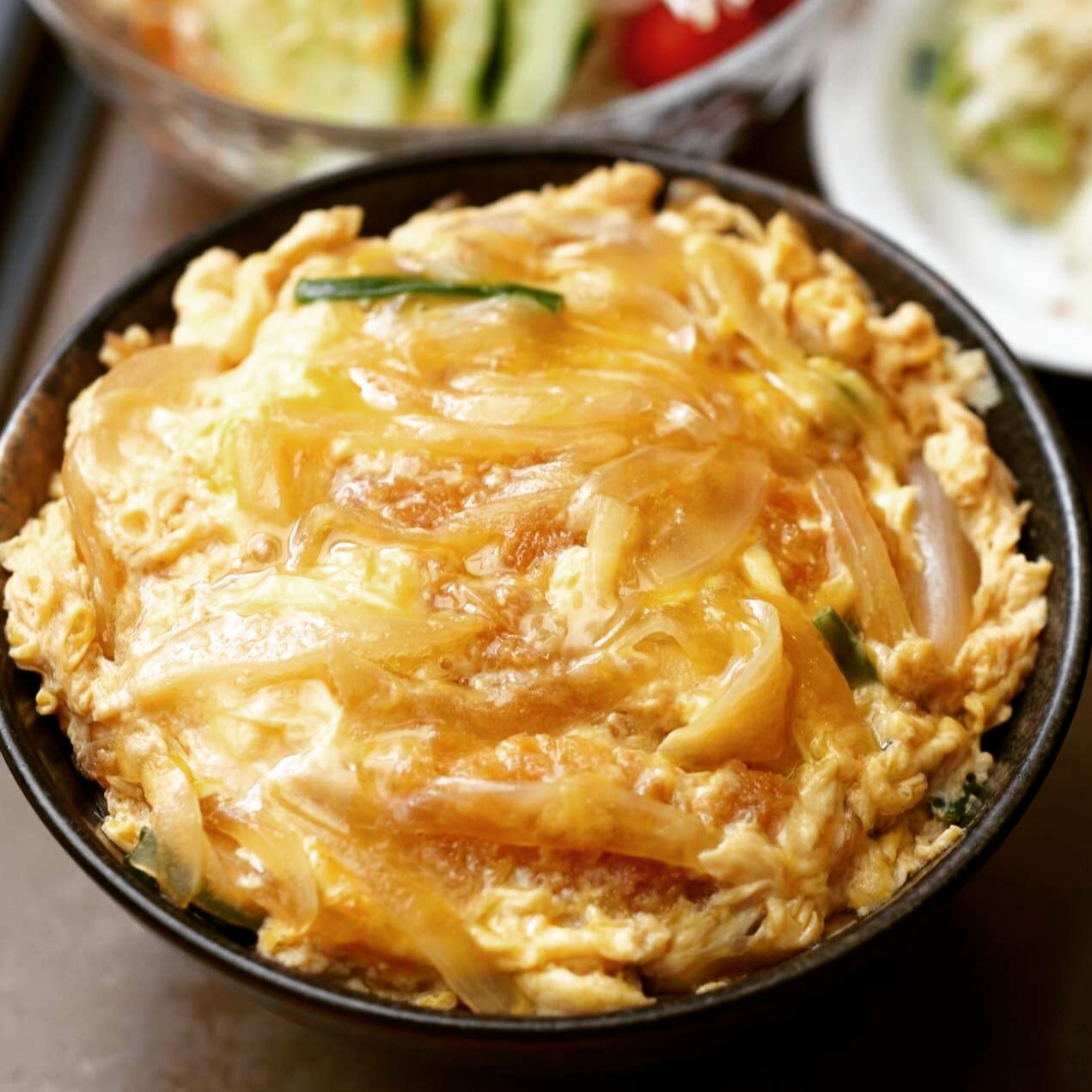 ข้าวหน้าหมูทอดของเราทำจากหมูคุณภาพดี ทอดกรอบนอกนุ่มใน เสิร์ฟพร้อมข้าวญี่ปุ่นหอม ๆ และซอสสูตรพิเศษของร้าน อร่อยคุ้มค่าในบรรยากาศอบอุ่น

ลิ้มลองได้ที่ そば割烹 一芯 วันนี้!

#ข้าวหน้าหมูทอด #อาหารญี่ปุ่น #JapaneseFood #BangkokEats #อร่อยบอกต่อ