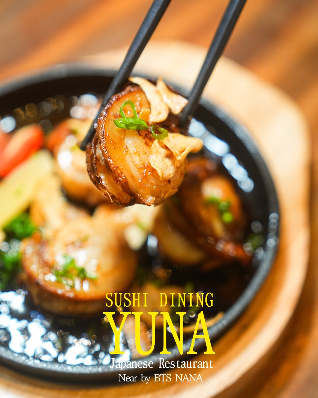 The aroma of garlic butter hits you first — rich, warm, and impossible to ignore. Tender scallops coated in buttery goodness make this dish simple, comforting, and incredibly satisfying.

กลิ่นกระเทียมผัดเนยหอมๆ ลอยมาเตะจมูกก่อนเลย หอยเชลล์เด้งๆ เคลือบด้วยเนยเข้มข้น อร่อยแบบง่ายๆ แต่กินเพลินจนหยุดไม่ได้

📍 Near BTS Nana
　 Sukhumvit 11/1 Alley
📞 Tel: 02-067-2602
⏰ 11:00–01:00

For reservations, please call or DM us.