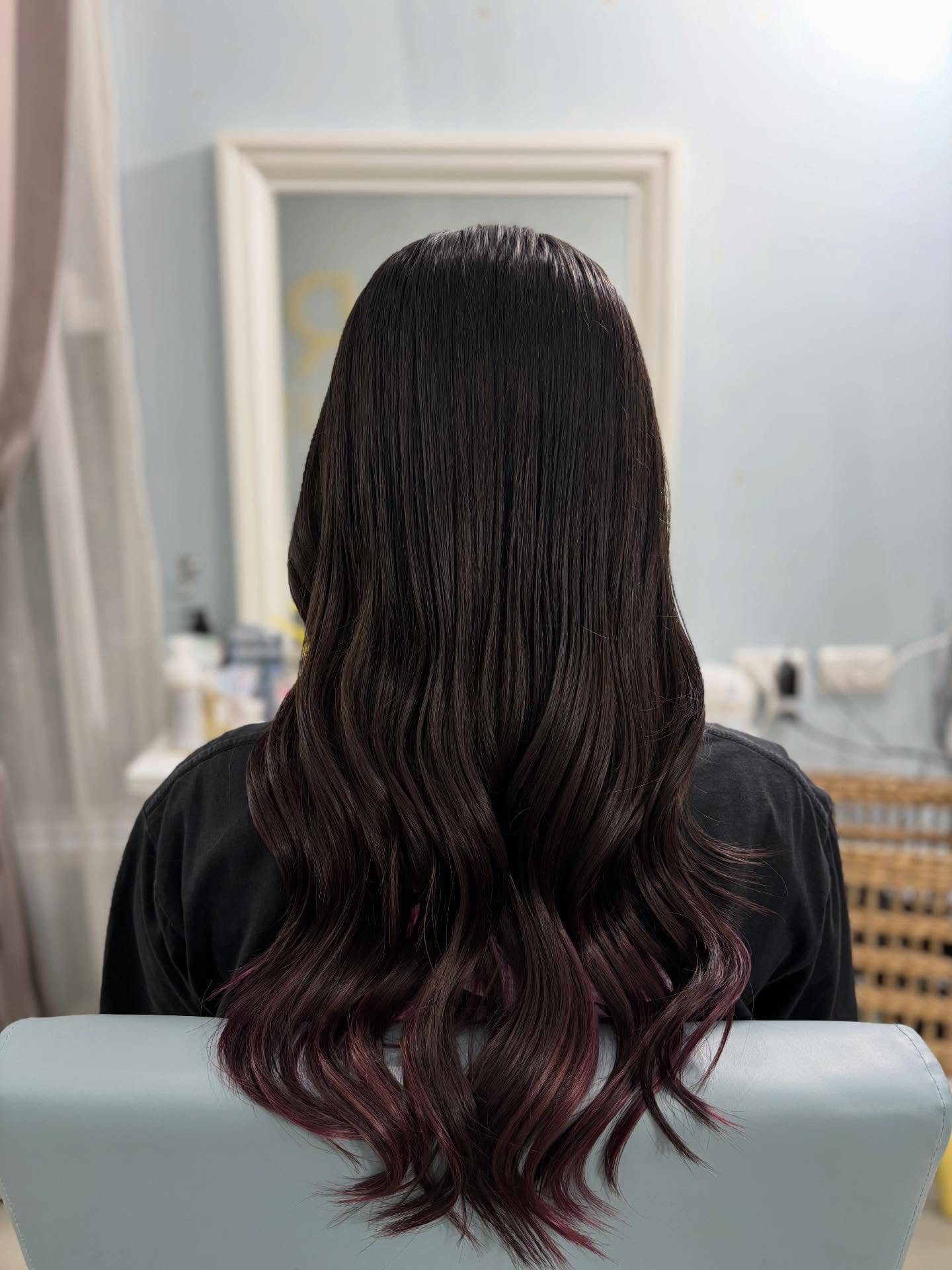 ブリーチしなくてもハイトーンのカラーを何回かすると綺麗に色が入るようになります♪

ไฮไลท์เทคนิคคัลเลอร์ โดยช่างฝีมือชาวญี่ปุ่น
พบกันที่ ansR Hair Salon นะคะ

💈จองคิวได้ที่ Line : https://lin.ee/ipxhtUk