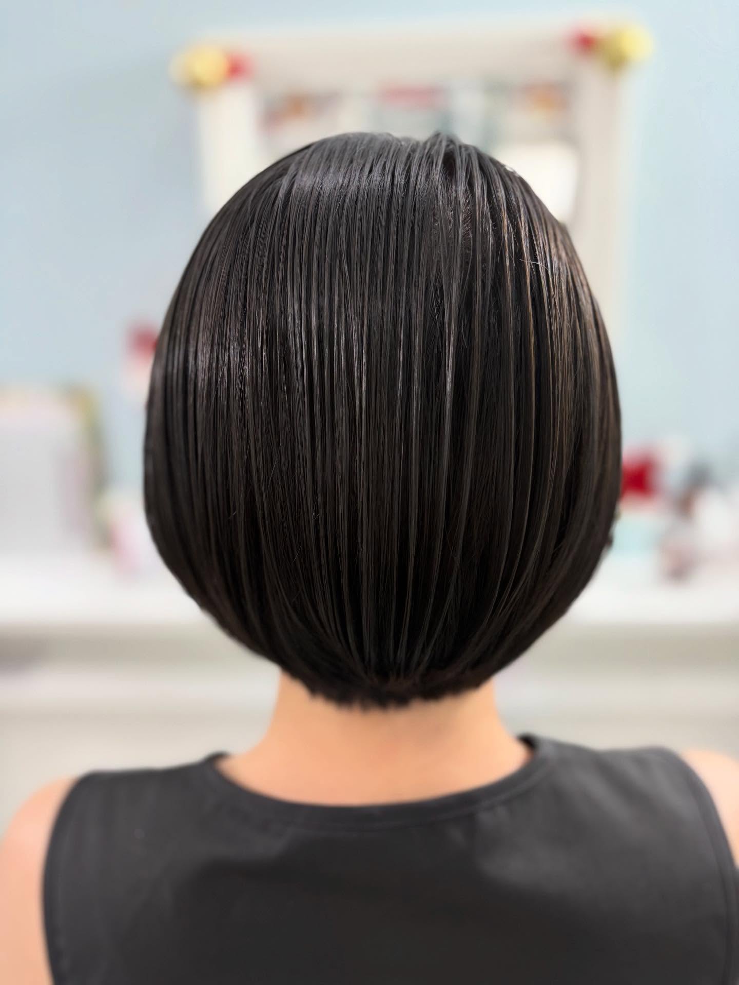 ショートヘアにはナチュラルなストレートもオススメです♡毎日のスタイリングがとっても楽になりますよ✨カラーの同時施術も可能です♪

💇🏻‍♀️เทคนิคการตัดผม ยืดผมตรงและการผสมผสานสีผมที่ลงตัวโดยช่างฝีมือชาวญี่ปุ่น 
ทรีตเมนท์สูตรออริจินัลของ ansR ช่วยให้ผมมีน้ำหนักแลดูเป็นธรรมชาติ ✨

ถ้าคุณอยากเป็นสาวลุคส์ผมบ็อบสั้นที่ดูมีสไตส์
พบกันที่ ansR นะคะ 

💈จองคิวได้ที่ Line : https://lin.ee/ipxhtUk