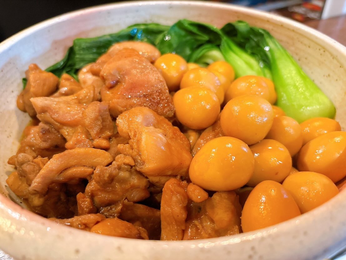 さぁ、今日も張り切っていきますよー
カウンター席が少し空いてます
皆様のご来店お待ちしております♪

おひとりさま大歓迎！
カウンター席大人気

おばんざい、鉄板焼きメニュー
二階テーブル席、三階個室完備
一階カウンター席でもオーダー可能です

黒兵衛では
各種ご宴会のご予約承ります♪
コース1,000バーツ〜
飲み放題 300バーツor 400バーツ

二階テーブル席
三階9名様までの小宴会用個室ございます。

よろしくお願いします♪

2月もHappy hour 開催中です
17:00〜19:30

キリンビール大瓶　120B
ウィスキーハイボール　80B

Happy hour in  February❗️
17:00〜19:30
Kirin Beer Big Bottle 120B
Whisky Hi-ball 80B

#バンコク創作料理居酒屋 #バンコク日本料理店 #バンコク小料理屋 #バンコクおひとりさま #バンコク1人飲み プラカノン バンコク日本人女性スタッフ常駐 バンコクおかみさん バンコクお好み焼き屋 バンコク鉄板焼き  バンコクおばんざい  japanesefood bangkok phrakhanong japaneserestaurant reopen happyhour obanzai bangkokokonomiyaki bangkokteppanyaki