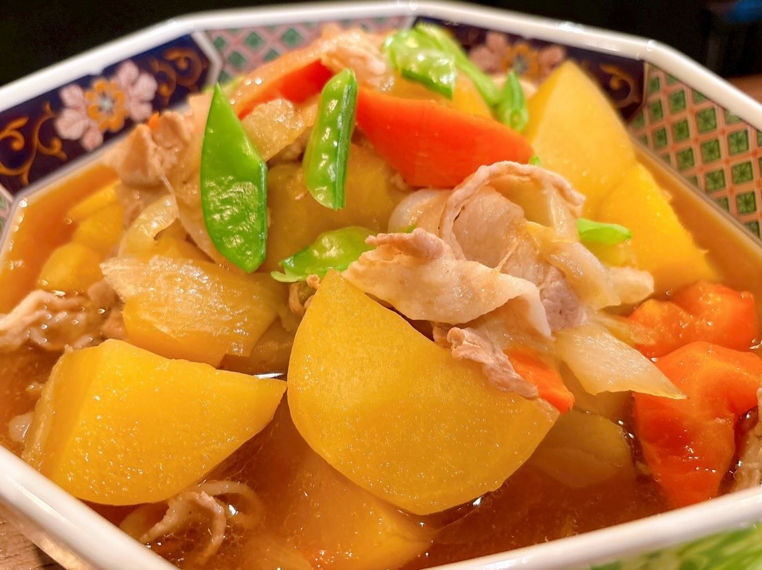 昨夜は、とても静かな営業でした😭
準備万端 美味しいお料理ご用意してますよ
皆様のご来店お待ちしております♪

おひとりさま大歓迎！
カウンター席大人気

おばんざい、鉄板焼きメニュー
二階テーブル席、三階個室完備
一階カウンター席でもオーダー可能です

黒兵衛では
各種ご宴会のご予約承ります♪
コース1,000バーツ〜
飲み放題 300バーツor 400バーツ

二階テーブル席
三階9名様までの小宴会用個室ございます。

よろしくお願いします♪

2月もHappy hour 開催中です
17:00〜19:30

キリンビール大瓶　120B
ウィスキーハイボール　80B

Happy hour in  February❗️
17:00〜19:30
Kirin Beer Big Bottle 120B
Whisky Hi-ball 80B

#バンコク創作料理居酒屋 #バンコク日本料理店 #バンコク小料理屋 #バンコクおひとりさま #バンコク1人飲み プラカノン バンコク日本人女性スタッフ常駐 バンコクおかみさん バンコクお好み焼き屋 バンコク鉄板焼き  バンコクおばんざい  japanesefood bangkok phrakhanong japaneserestaurant reopen happyhour obanzai bangkokokonomiyaki bangkokteppanyaki