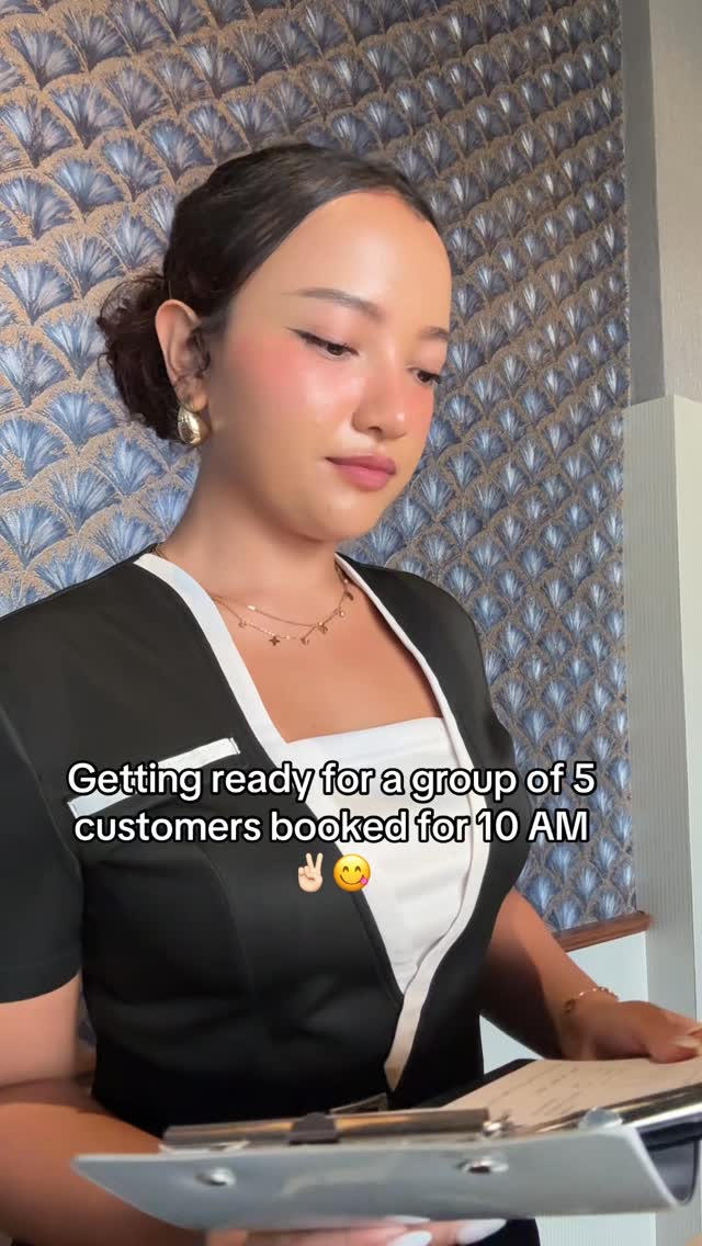 Getting ready for a group of 5 customers  booked for 10 AM✌🏻😋