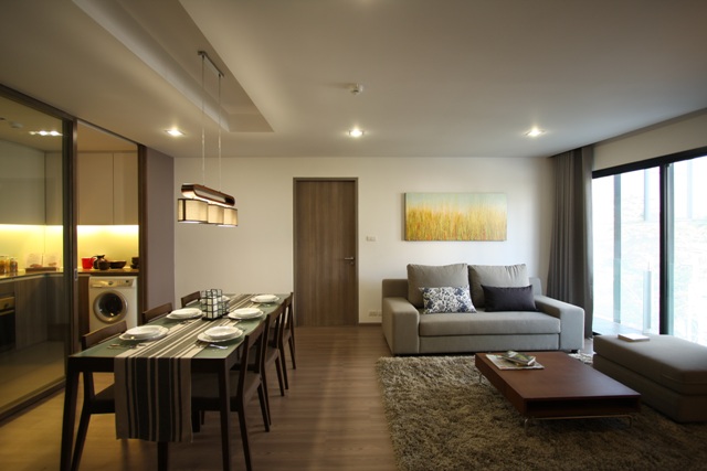 🌟スクンビット31のAvora 31に空室情報が出ました！🏢✨洗練されたモダンな内装が特徴の2ベッド（80,000バーツ）と3ベッド（110,000バーツ）が夢のような住まいをご提供します。4月中頃から入居可能ですが、人気物件のため早めのご予約がおすすめです。🚐✨場所は少し静かなエリアにありますが、アパート専用の車のサービスでアクセスも安心。新しい生活のスタートに、落ち着いた環境で心地よい住まいを選んでみませんか？ご見学希望の方はお気軽にお問い合わせください📞👍心温まるおもてなしで、あなたの新しいお住まい探しをサポートいたします🏠💫

🌟 Vacancy information is now available at Avora 31 in Sukhumvit 31! 🏢✨ The sophisticated modern interior is a hallmark of both the 2-bedroom (80,000 baht) and the 3-bedroom (110,000 baht) units, offering you a dream-like residence. Move-in is possible from mid-April, but as this is a popular property, we recommend that you reserve as soon as possible. 🚐✨ Although the location is in a slightly quieter area, you can rest assured with the apartment's exclusive car service for easy access. Why not choose a comfortable home in a calm environment for the start of your new life? If you would like to schedule a viewing, please feel free to contact us. 📞👍 With heartfelt hospitality, we support you in finding your new home. 🏠💫

🌟素坤逸31的Avora 31有空房信息啦！🏢✨拥有精致现代装修风格的2卧（80,000泰铢）和3卧（110,000泰铢）为您提供如梦想般的居住体验。4月中旬起可入住，但因是热门房源，建议您尽早预约。🚐✨虽然位置稍微安静一些，但公寓专用车辆服务让出行同样安心。新的生活开始，不妨选择一个安静舒适的环境，享受惬意的居所。欢迎有意参观的朋友随时联系我们📞👍我们将以温暖的服务，协助您寻找理想的新居🏠💫

#スクンビット31
#新生活
#モダンインテリア
#紅樹株式会社
#お洒落な内装