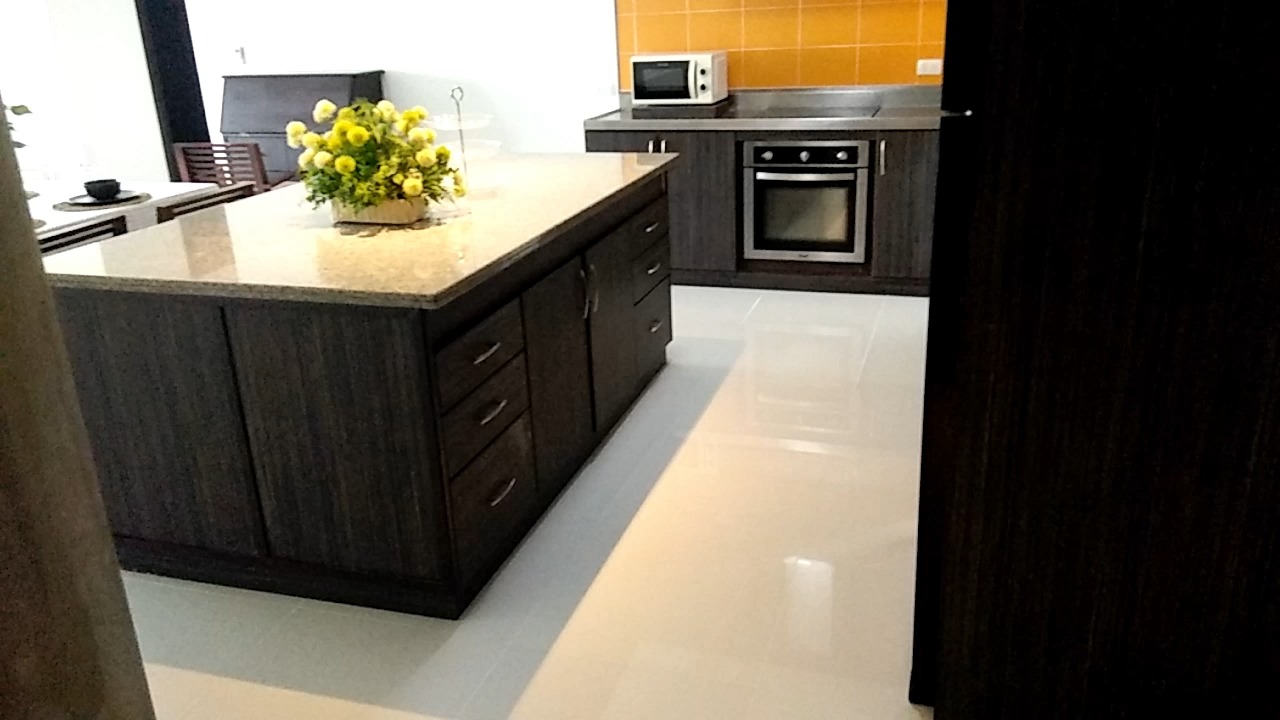 🌟スクンビット49にあるPR Courtは、ペット連れでも安心して住める物件です！🐾1ベッドルームと2ベッドルームの空き情報をお届けします。インテリアはシンプルで、間取りも使いやすい設計です。特に広いキッチンは、料理好きの方に嬉しいポイント😋

1階には庭があり、お子様の遊び場としての利用はもちろんのこと、ワンちゃんのお散歩にも最適です🐕‍🦺✨また、このエリアでは珍しくリーズナブルなお家賃設定なので、コストパフォーマンスも抜群！

住民用のプールとジムのファシリティーも完備しており、健康的なライフスタイルをサポート🍀さらに、1階には有料会員向けの本格的なジムもあり、より充実したフィットネスライフが楽しめます🏋️‍♂️

お問い合わせはお気軽に！あなたに最適な住まい探しをサポートいたします😊

🌟 PR Court located in Sukhumvit 49 is a property where you can live comfortably even with pets! 🐾 Here is the availability information for 1-bedroom and 2-bedroom units. The interior is simple, and the floor plans are designed for ease of use. The especially spacious kitchen is a great point for those who love to cook 😋

On the first floor, there is a garden that can be used as a playground for children, and it is also perfect for walking your dog 🐕‍🦺✨. In addition, it is rare in this area to have such a reasonably priced rent, making it great value for money!

There are also facilities for residents such as a pool and gym, supporting a healthy lifestyle 🍀. Furthermore, there is a fully equipped gym for paid members on the first floor, where you can enjoy a more fulfilling fitness life 🏋️‍♂️

Feel free to contact us! We will support you in finding the perfect home 😊

#バンコク生活
#スクンビット
#ペット可物件
#賃貸物件
#紅樹株式会社