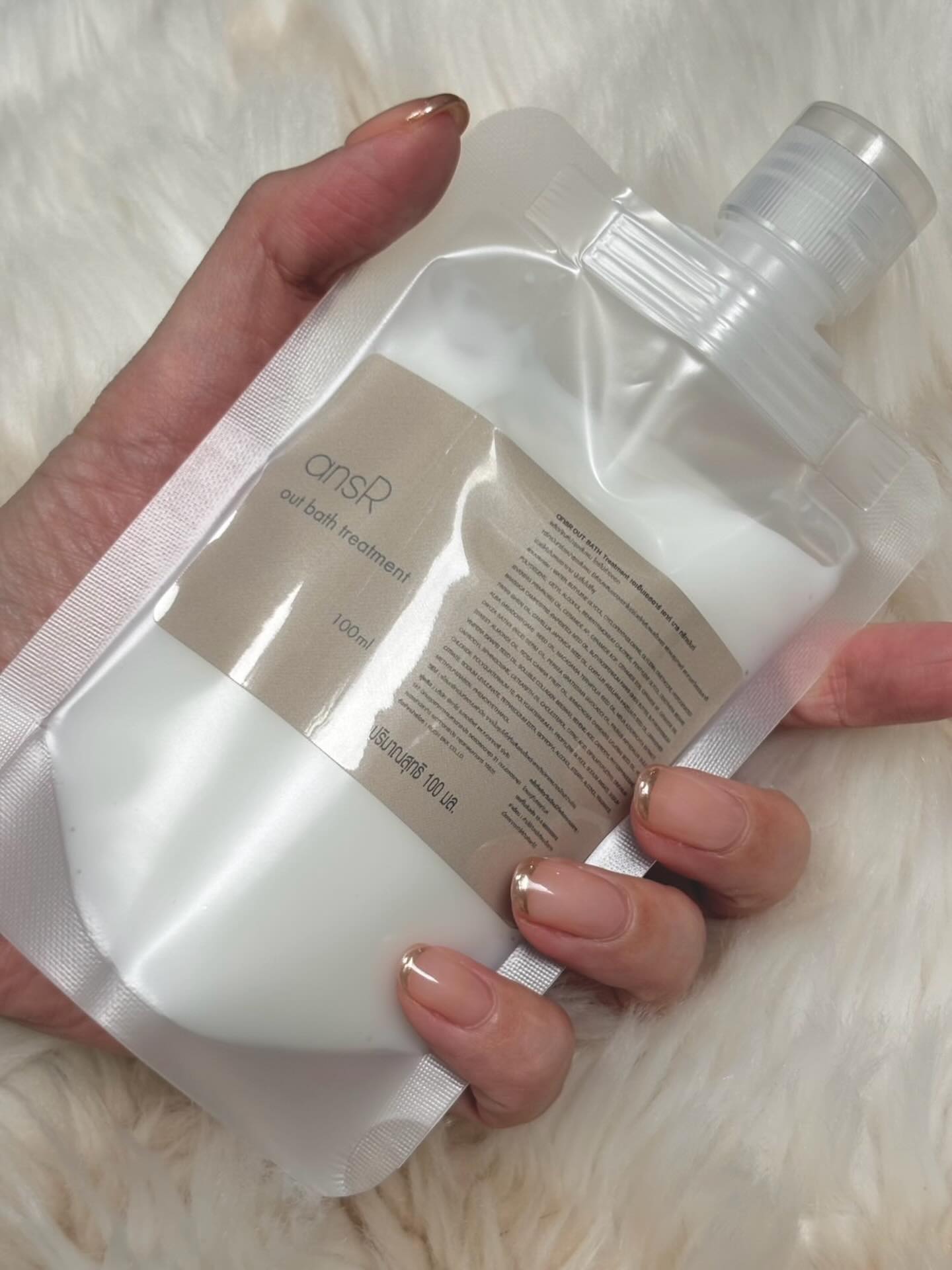 ♡

アウトバストリートメント

枝毛や切れ毛の予防になり、ハリ、コシ、ツヤを取り戻すレブリン酸、髪に艶と柔らかさを持たせ、損傷予防に効果的な加水分解コラーゲンを贅沢に配合🫧

ドライヤーやアイロンで熱を加えると驚くほどサラサラ艶髪に✨

สาวๆจะไม่ต้องกังวลกับปัญหาผมเสีย ขาด แห้ง ชี้ ฟู 
ansR มีตัวช่วยดีๆให้คุณ
Outbath Treatment สูตรออริจินัลจากญี่ปุ่น 
คืนความนุ่มสวย เป็นเงางาม ให้ผมของคุณ ❤️

สั่งซื้อผลิตภัณฑ์ได้ที่ Line : https://lin.ee/ipxhtUk