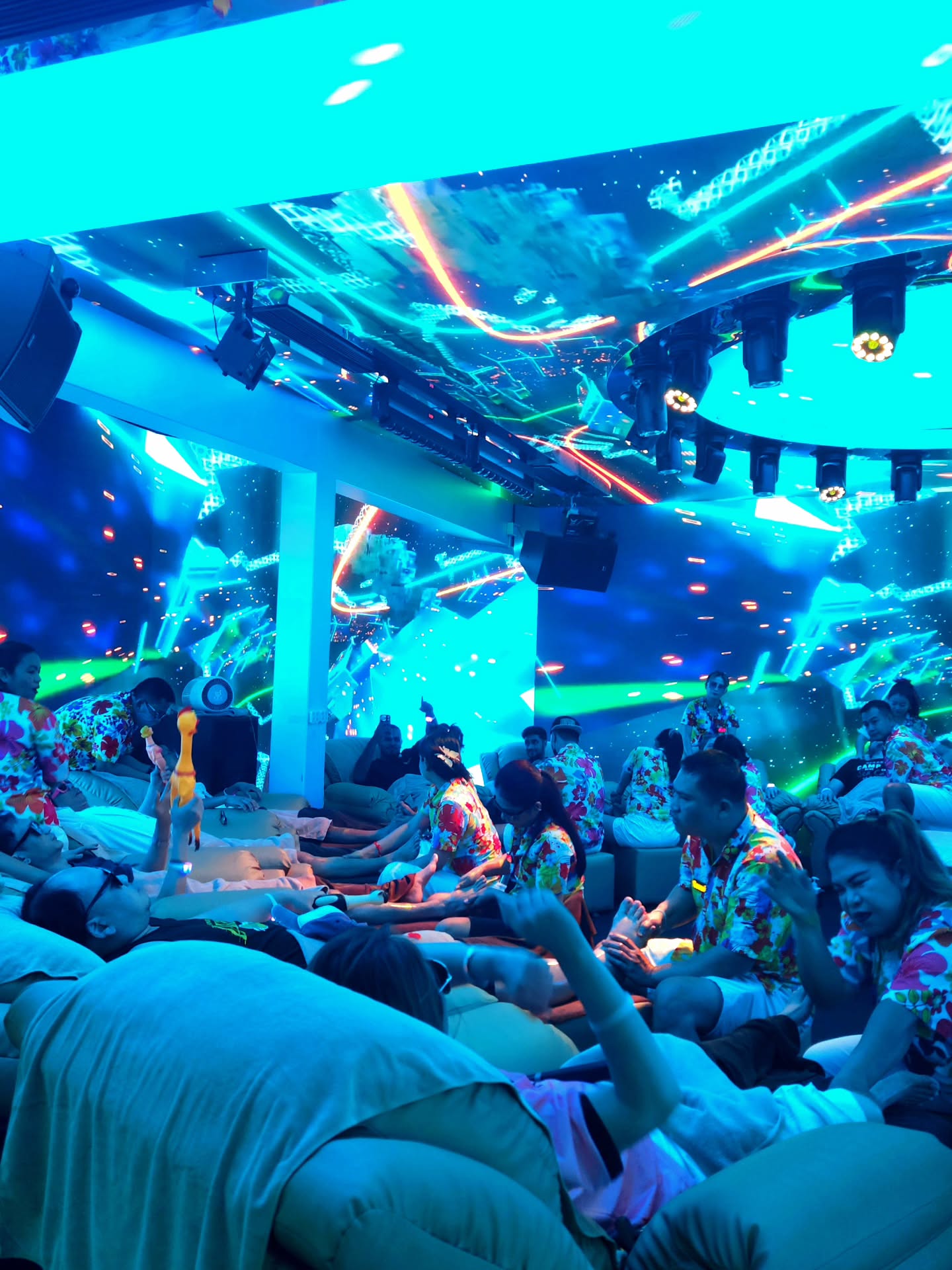 Welcome to the beautiful chaos! ✨💆‍♂️🕺

​Screaming chickens, dazzling lights, and non-stop dancing—this is how we do massage at Bradbury!
Forget the quiet spas; dive into an immersive entertainment world where relaxation meets pure madness. 🌌🐥🔥

​Experience the energy you won't find anywhere else!

#BradburyMassage #Instaworthy  #BangkokNightlife