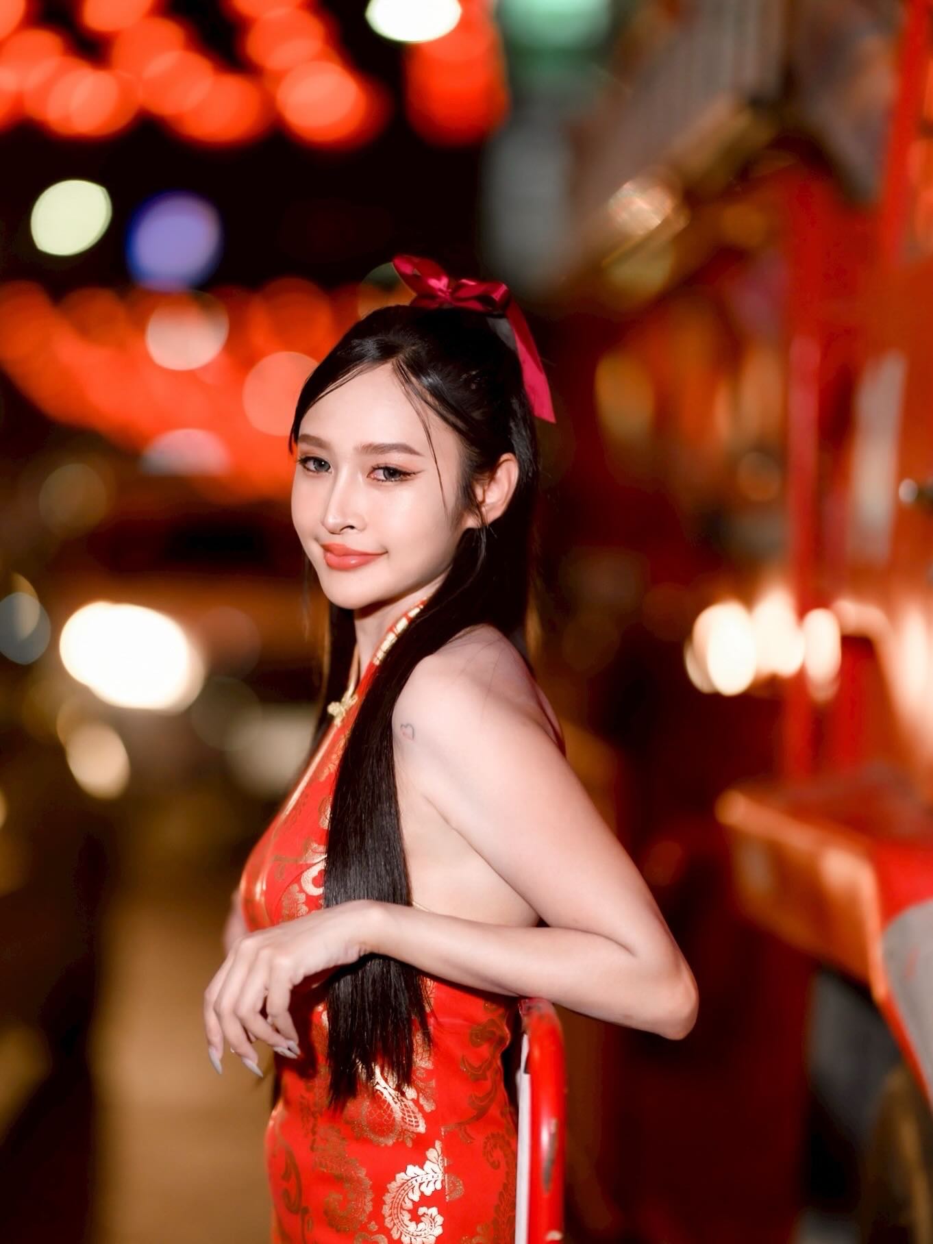 週中どうお過ごしですか？お仕事や日常のストレスでお疲れの皆さん🍹、ぜひ一息つきませんか？私たちのTWENTY FOURでは、音楽好きの皆様に最高の環境を提供しております！プライベート感を大切にしたい方には個室も完備しておりますので、仲間同士で思いっきり歌いながら楽しむのにピッタリです🎤✨

さらに、ダーツやビリヤードもご用意していますので、音楽の合間には気軽にプレイして、リフレッシュすることができます🎯🎱。心も体も週中リセットして、また明日から頑張れるエネルギーをチャージしましょう💪

音楽とゲームを通じて、最高の夜を一緒に過ごしましょう。皆さまのお越しを心からお待ちしております！

#リフレッシュ
#ビリヤード
#ダーツ
#個室
#プライベート空間