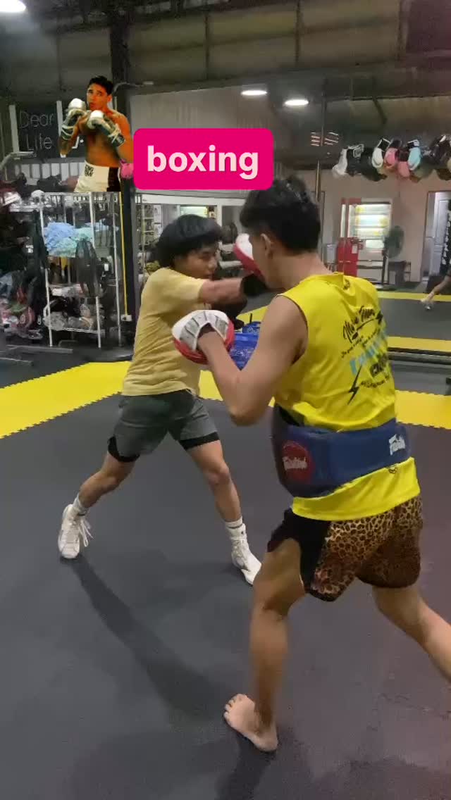 Let’s do some boxing par work.

#muaythai #มวยไทย #ออกกำลังกาย #ลดน้ำหนัก #ฟิตเนส