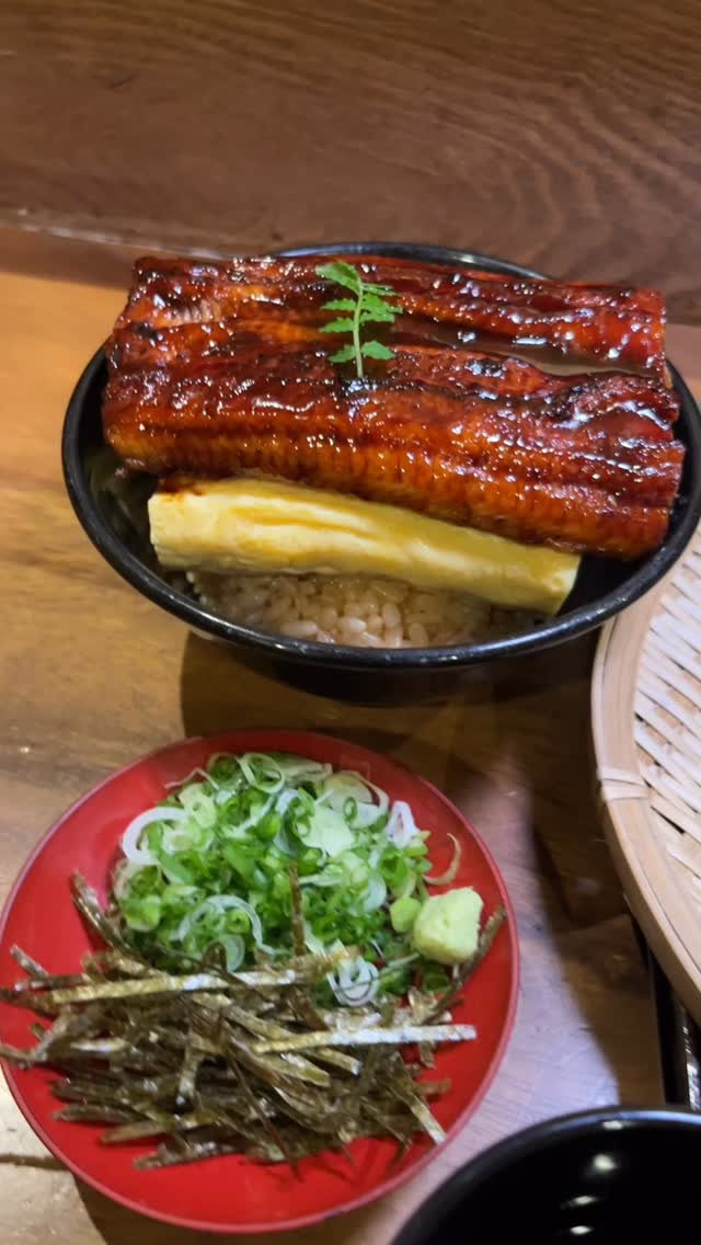 🍱 二八蕎麦とミニ丼ランチセット（コーヒー・デザート付き）

เซ็ตโซบะเส้นทำสดแบบญี่ปุ่น 80% บัควีท
เสิร์ฟคู่มินิด้ง พร้อมของหวานและกาแฟในชุดเดียว
มื้อกลางวันเบา ๆ แต่ครบและคุ้มค่า

香り高い二八蕎麦と、選べるミニ丼のランチセット。
食後にはコーヒーとデザート付きで、満足度の高いひとときを。

A balanced lunch set featuring 80% buckwheat soba
paired with your choice of mini rice bowl.
Includes dessert and coffee for a complete midday meal.

ご予約・お問い合わせはお電話または公式LINEよりお願いいたします。
For reservations or inquiries, please contact us by phone or via our Official LINE.

#Soba #LunchSet #JapaneseLunch #Shakarich #BangkokJapanese MiniDon NihachiSoba Thonglor Surawong JapaneseCuisine