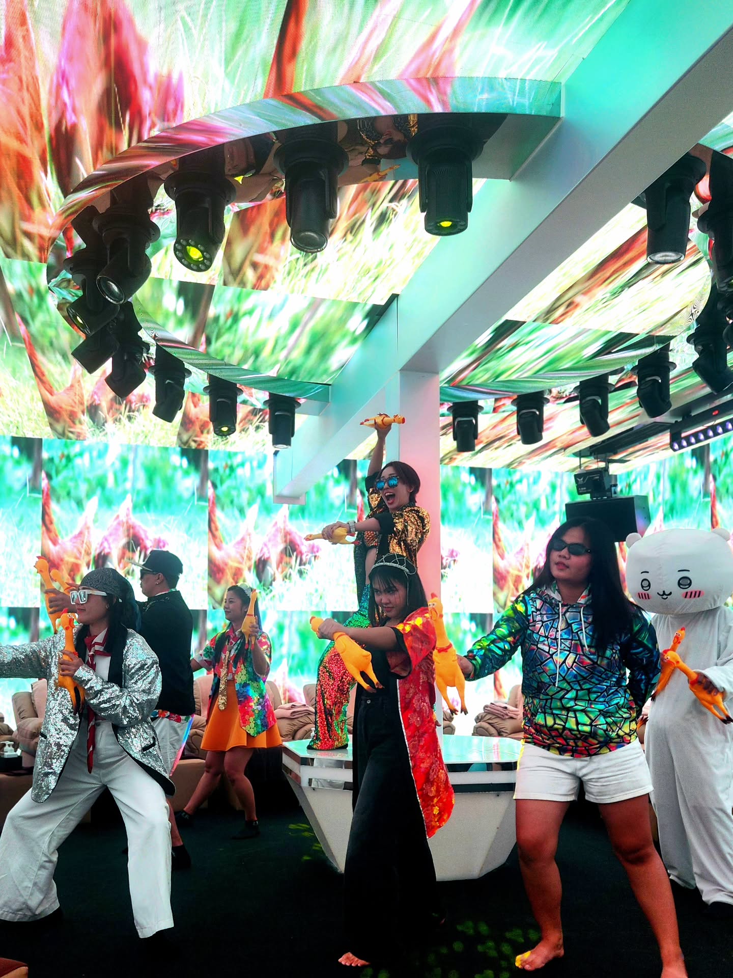 Every staff member is a star! ✨🕺

​At Bradbury, we are all entertainers. 
From the therapists to the performers, everyone is here to light up your world with energy and smiles.
It’s not just a service—it’s a passion! 🔥🌌

​Experience the ultimate hospitality and non-stop fun! 🐥🙌

#BradburyMassage #TeamBradbury #Entertainers #BangkokNightlife #Instaworthy