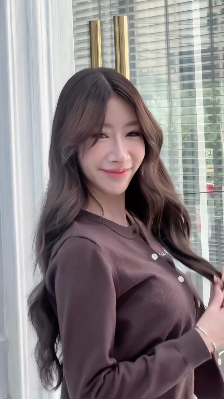 ขอบคุณ คุณ @eingfah ที่ไว้ใจให้ Cuu’s ดูแลผมวันนี้นะคะ

Color & Treatment + Layer Cut
by @ink_cuushair

Color Hydrogen Esthetic
7300 บาท → 5600 บาท
ตัด ,ทำสี(ได้ทุกความสั้นและความยาว),ให้คำปรึกษา, ดีท็อกซ์หนังศีรษะ,สระผม, แชมพู ,ทรีทเม้นท์, เซ็ท, เป่า,การรับประกัน (ฟรี) ปรึกษาทางไลน์ (ฟรี) + ตัดหน้าม้าหลังทำ 3 สัปดาห์

ระยะเวลาที่ใช้ : ประมาณ 3 ชั่วโมง 
หากคุณลูกค้าไม่ต้องการตัดผมจะมีส่วนลด 700 บาทค่ะ🙇

โปรโมชั่นHair Esthetic😊🎊🎉
Treatment Esthetic 4900THB → 4300THB
Color Esthetic 7300 บาท → 5600 บาท(ราคานี้ไม่รวมฟอก) 
Perm Esthetic 8400 บาท → 6900 บาท
Straight  Esthetic 10500 บาท → 7400 บาท

IG:cuushair
Facebook:Cuu’s hair
HP: https://cuushair.com
TEL:02-065-0909

#bangkok#thonglor#bangkokhairsalon #haircolor #neturalbrown