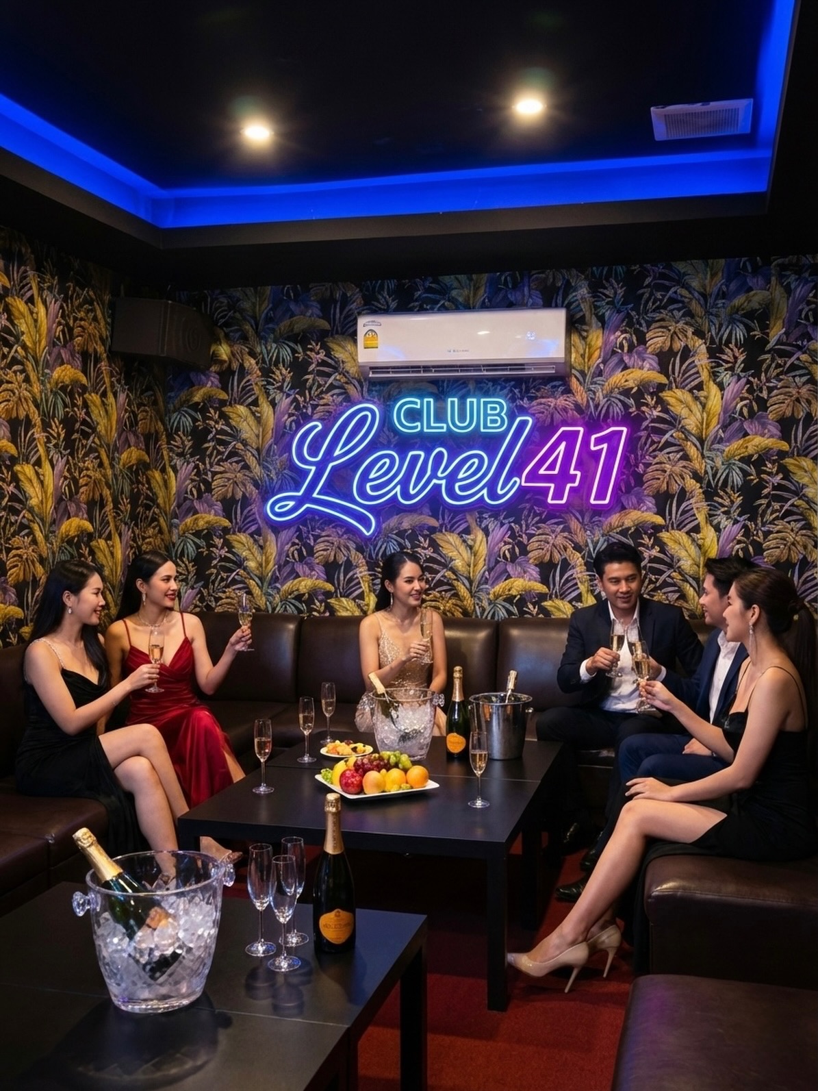 .
.
待ちに待った金曜日。
今夜は、言い訳はいらない。🥂✨

1週間の疲れも、ストレスも、
すべてグラスと一緒に流してしまいましょう🍷

ここバンコク・プロンポンの夜を
本気で楽しむなら

💎 Club LEVEL41 💎

華やかなキャスト、
洗練された空間、
そして“帰りたくなくなる時間”。

週末は特に混み合います。
お席の確保はお早めに📲📩

📍BTSプロンポン
📍Club LEVEL41

今夜、LEVEL41で最高のスタートを🔥

The long-awaited Friday.
Tonight, no excuses needed. 🥂✨

All the fatigue and stress of the week,
let’s wash it all away together with a glass 🍷

If you want to truly enjoy the night here in Phrom Phong, Bangkok

💎 Club LEVEL41 💎

Glamorous cast,
Sophisticated space,
And “time you won’t want to end.”

Weekends are especially crowded.
Reserve your seat early 📲📩

📍BTS Phrom Phong
📍Club LEVEL41

Tonight, start your best at LEVEL41 🔥

期待已久的星期五。
今晚，不需要任何借口。🥂✨

一周的疲惫和压力，
都让它们随着杯中的酒一起流走吧🍷

如果你想在曼谷·澎蓬的夜晚
尽情享受

💎 Club LEVEL41 💎

华丽的演员，
精致的空间，
还有“让你不想回家的时光”。

周末尤其拥挤。
请尽早预订座位📲📩

📍BTS澎蓬站
📍Club LEVEL41

今晚，就在LEVEL41迎接最棒的开始🔥

기다리고 기다리던 금요일.
오늘 밤은, 변명은 필요 없어. 🥂✨

일주일의 피로도, 스트레스도,
모두 잔과 함께 흘려보내버리자🍷

이곳 방콕·프롬퐁의 밤을
진심으로 즐기고 싶다면

💎 Club LEVEL41 💎

화려한 캐스트,
세련된 공간,
그리고 “돌아가고 싶지 않은 시간”.

주말은 특히 붐빕니다.
좌석 확보는 서둘러주세요📲📩

📍BTS 프롬퐁
📍Club LEVEL41

오늘 밤, LEVEL41에서 최고의 시작을🔥

#キャバクラ
#バンコク
#ClubLEVEL41
#KARAOKE
#bar