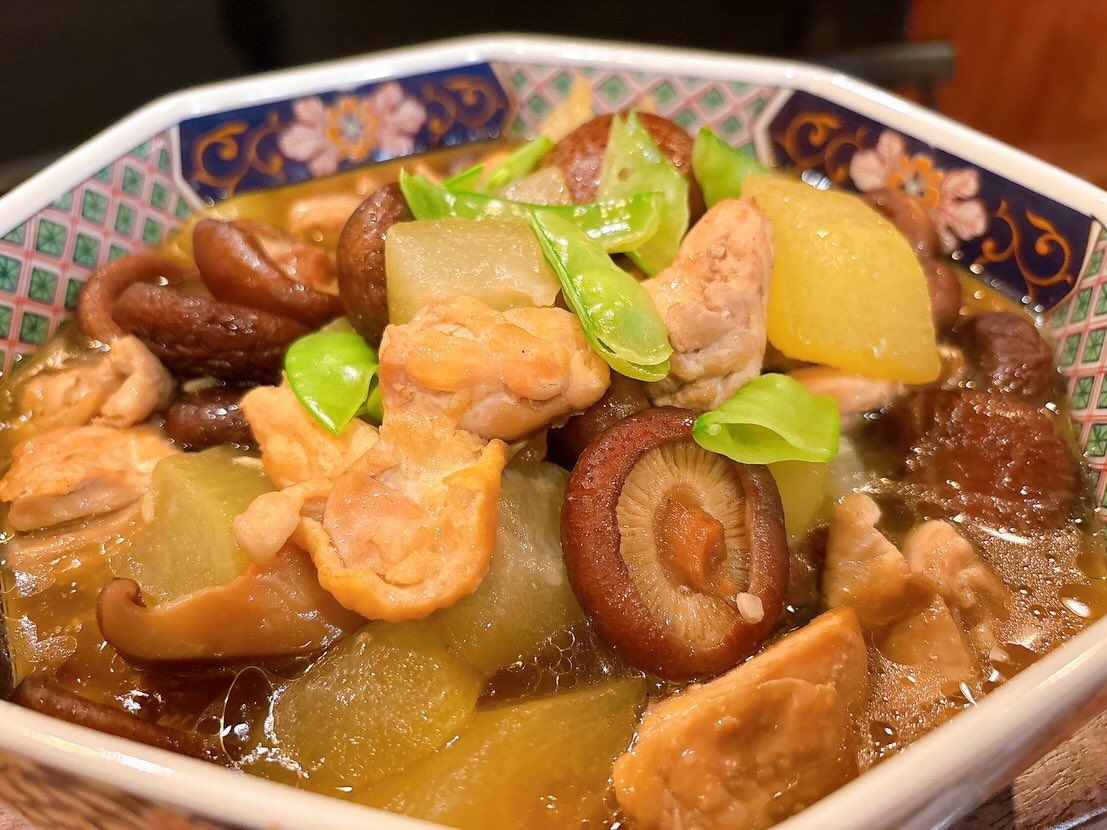 本日、お席に余裕があります
皆様のご来店お待ちしております♪

おひとりさま大歓迎！
カウンター席大人気

おばんざい、鉄板焼きメニュー
二階テーブル席、三階個室完備
一階カウンター席でもオーダー可能です

黒兵衛では
各種ご宴会のご予約承ります♪
コース1,000バーツ〜
飲み放題 300バーツor 400バーツ

二階テーブル席
三階9名様までの小宴会用個室ございます。

よろしくお願いします♪

2月もHappy hour 開催中です
17:00〜19:30

キリンビール大瓶　120B
ウィスキーハイボール　80B

Happy hour in  February❗️
17:00〜19:30
Kirin Beer Big Bottle 120B
Whisky Hi-ball 80B

#バンコク創作料理居酒屋 #バンコク日本料理店 #バンコク小料理屋 #バンコクおひとりさま #バンコク1人飲み プラカノン バンコク日本人女性スタッフ常駐 バンコクおかみさん バンコクお好み焼き屋 バンコク鉄板焼き  バンコクおばんざい  japanesefood bangkok phrakhanong japaneserestaurant reopen happyhour obanzai bangkokokonomiyaki bangkokteppanyaki